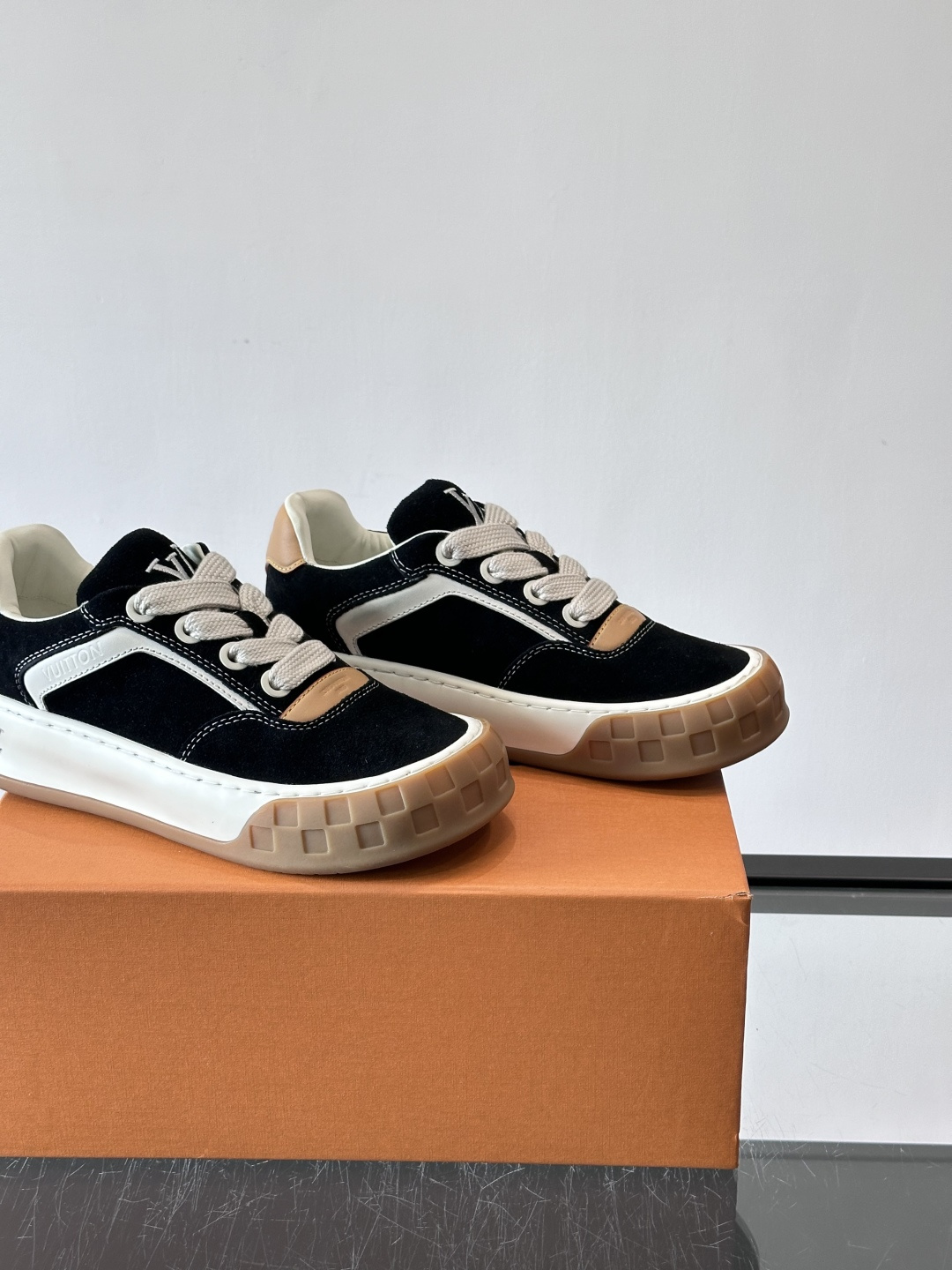 ​​LV Tilted饼干鞋​情侣款👫​👟LV Tilted饼干鞋是路易威登SS26春夏系列新品，采用绒