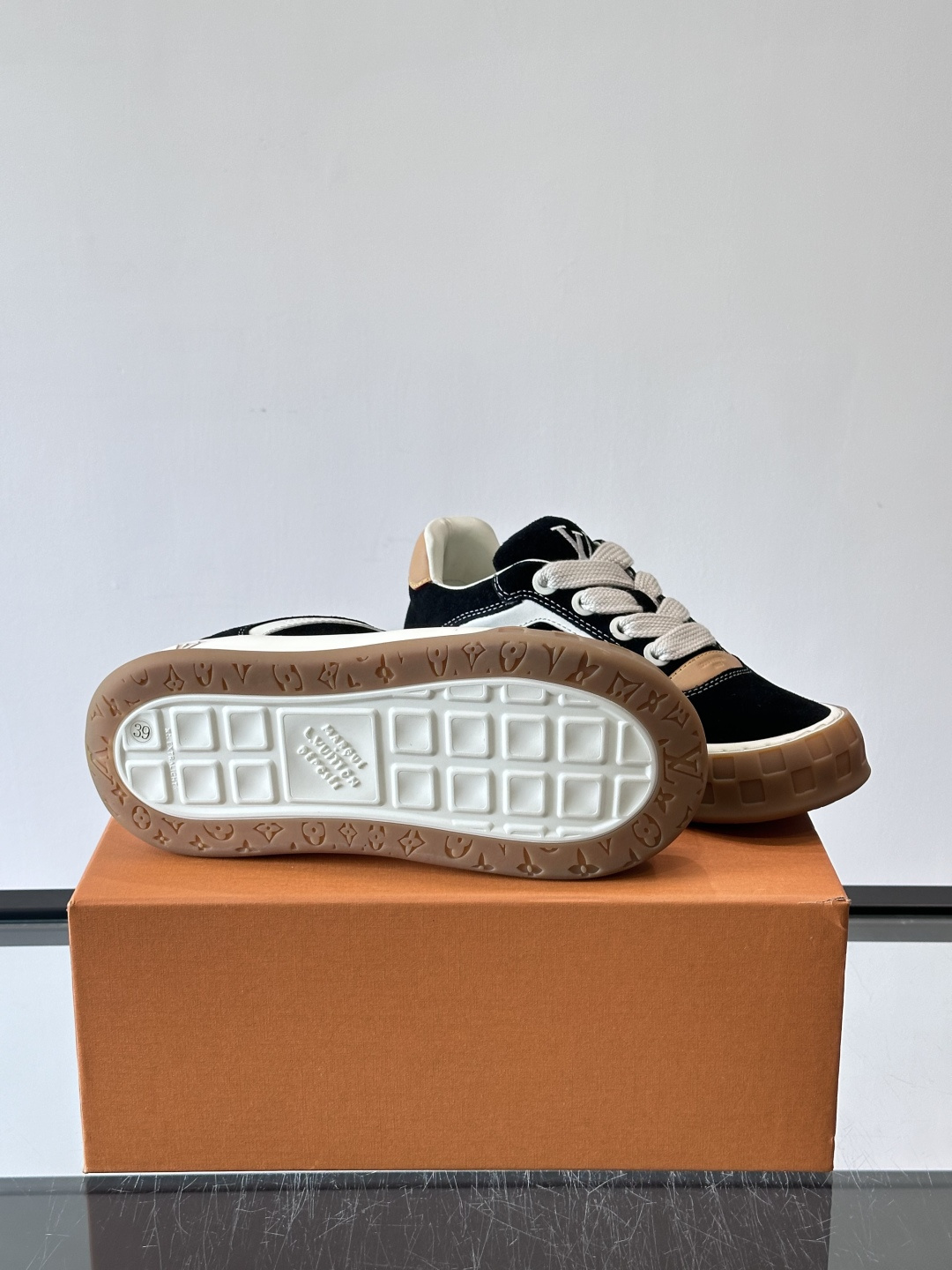 ​​LV Tilted饼干鞋​情侣款👫​👟LV Tilted饼干鞋是路易威登SS26春夏系列新品，采用绒