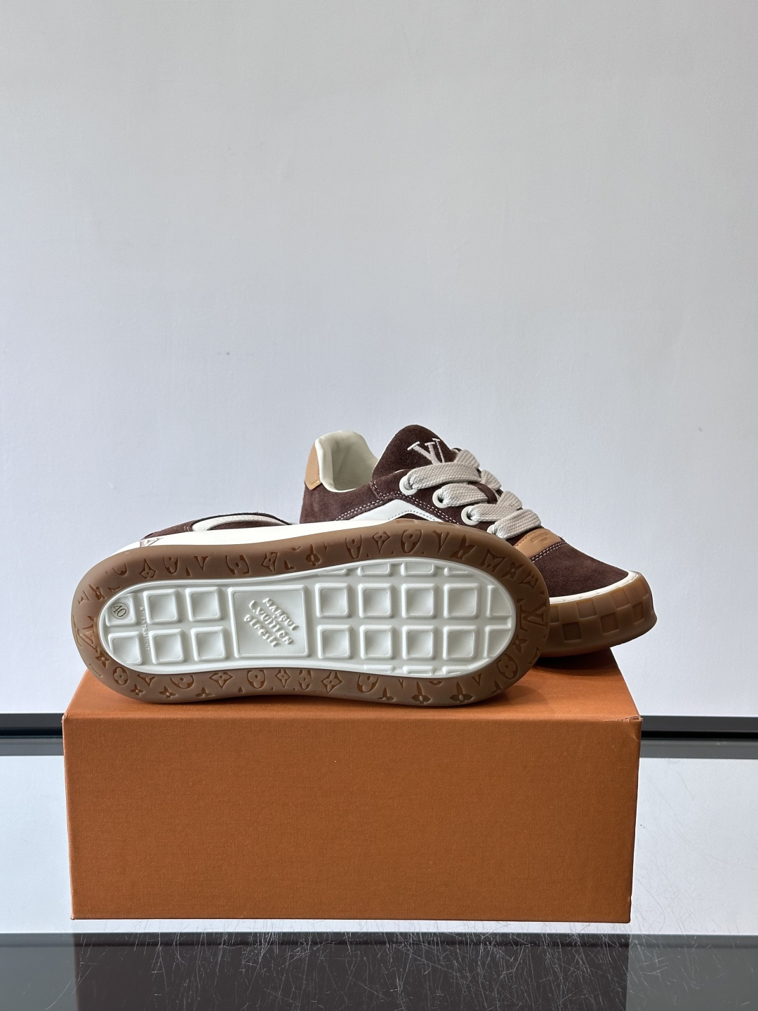 ​​LV Tilted饼干鞋​情侣款👫​👟LV Tilted饼干鞋是路易威登SS26春夏系列新品，采用绒