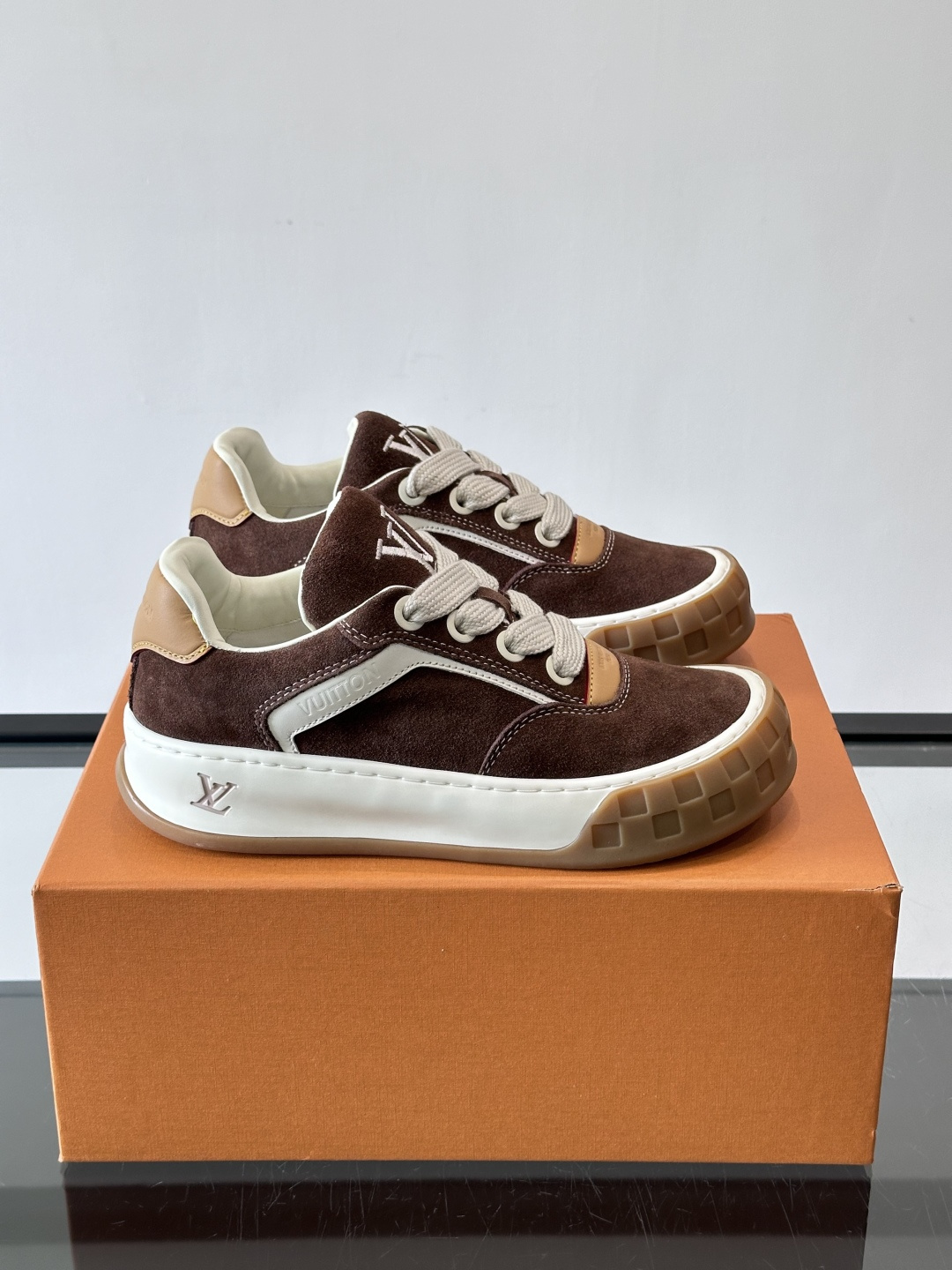 ​​LV Tilted饼干鞋​情侣款👫​👟LV Tilted饼干鞋是路易威登SS26春夏系列新品，采用绒