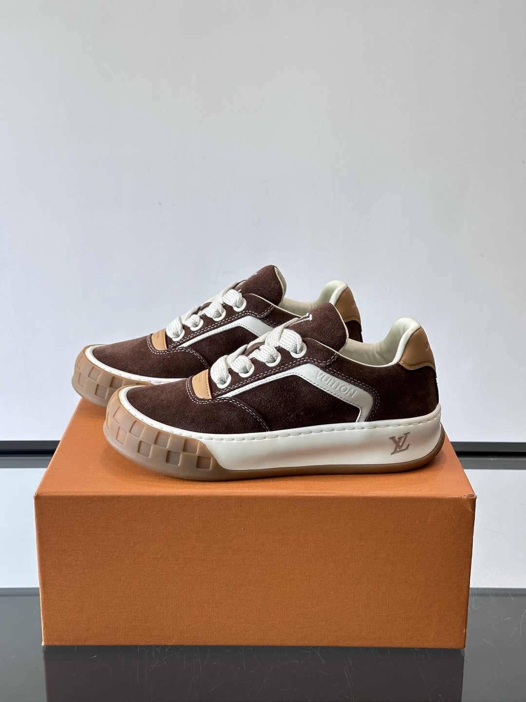 ​​LV Tilted饼干鞋​情侣款👫​👟LV Tilted饼干鞋是路易威登SS26春夏系列新品，采用绒