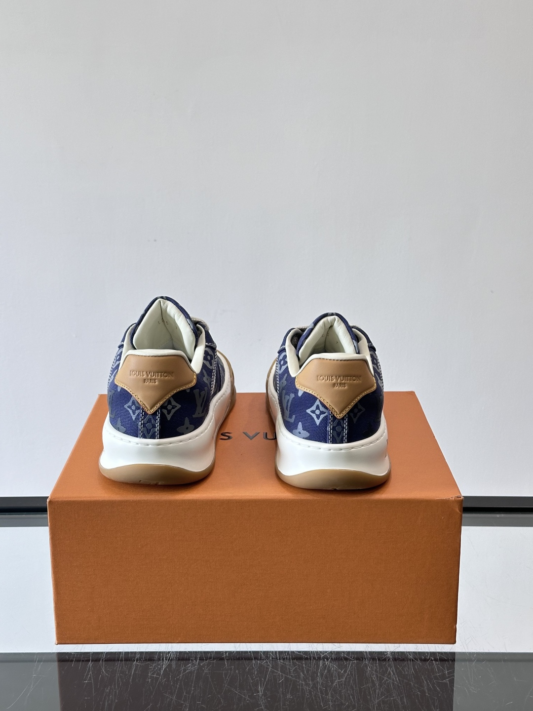LV Tilted情侣款👫饼干鞋，配色超有辨识度，经典Monogram老花帆布+麂皮拼接，细节满分✨。厚