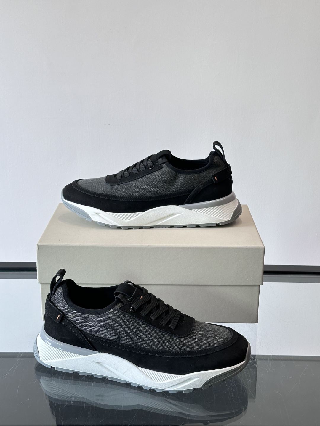 Saucony男士跑鞋​​💙Saucony这款跑鞋，采用CORDURA织物，防泼水又耐磨，雨天通勤也OK