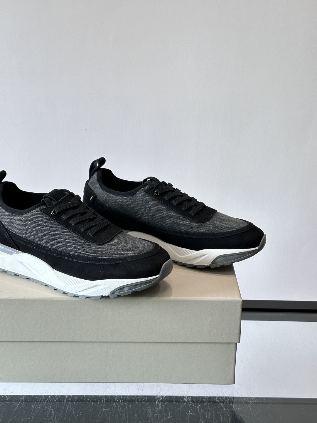 Saucony男士跑鞋​​💙Saucony这款跑鞋，采用CORDURA织物，防泼水又耐磨，雨天通勤也OK