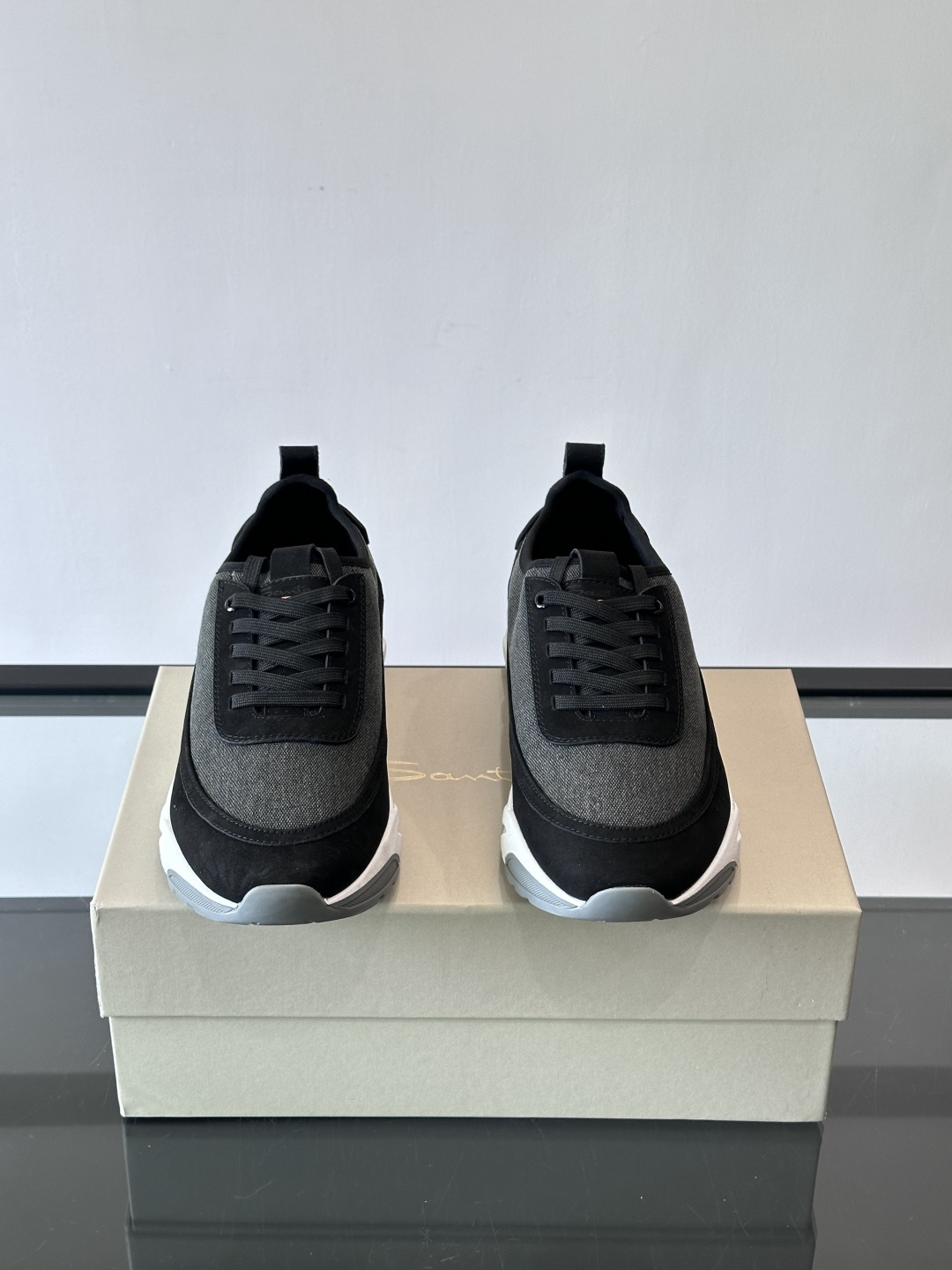 Saucony男士跑鞋​​💙Saucony这款跑鞋，采用CORDURA织物，防泼水又耐磨，雨天通勤也OK