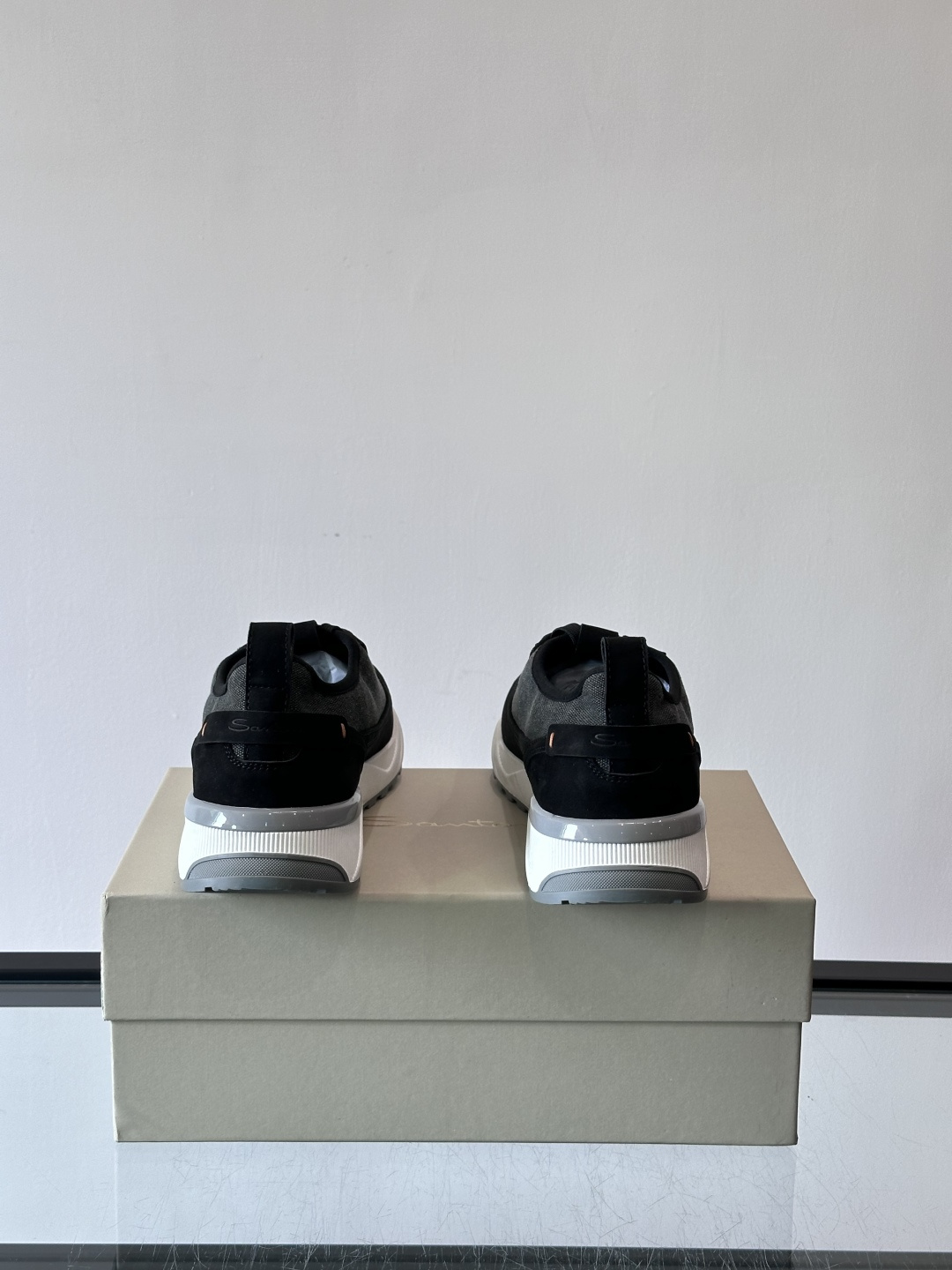 Saucony男士跑鞋​​💙Saucony这款跑鞋，采用CORDURA织物，防泼水又耐磨，雨天通勤也OK