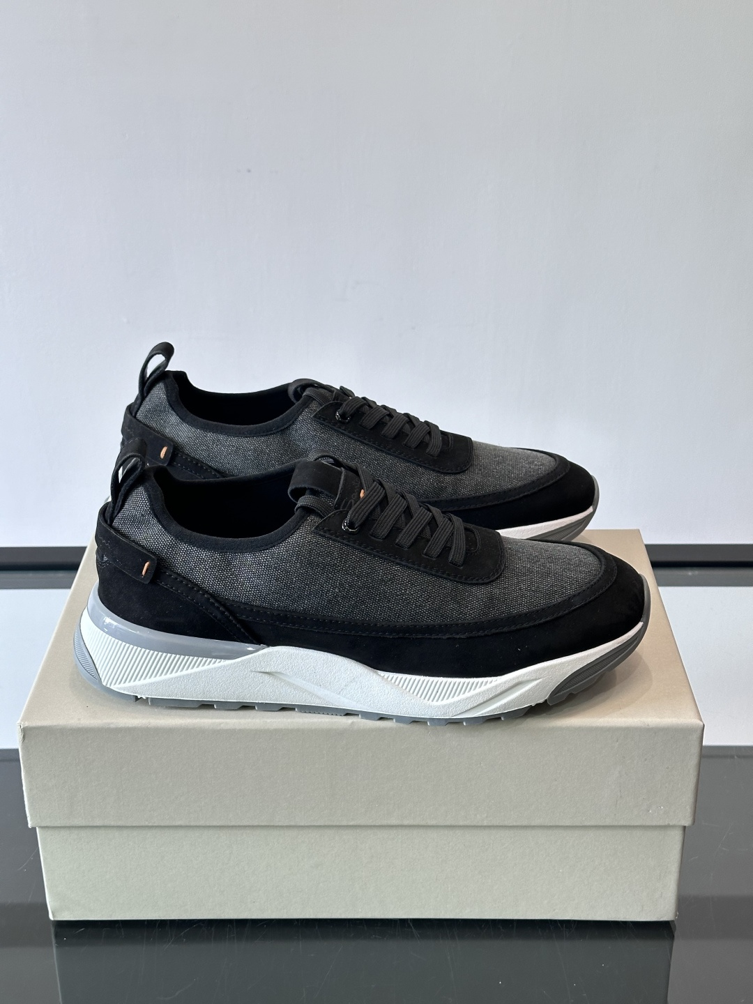 Saucony男士跑鞋​​💙Saucony这款跑鞋，采用CORDURA织物，防泼水又耐磨，雨天通勤也OK