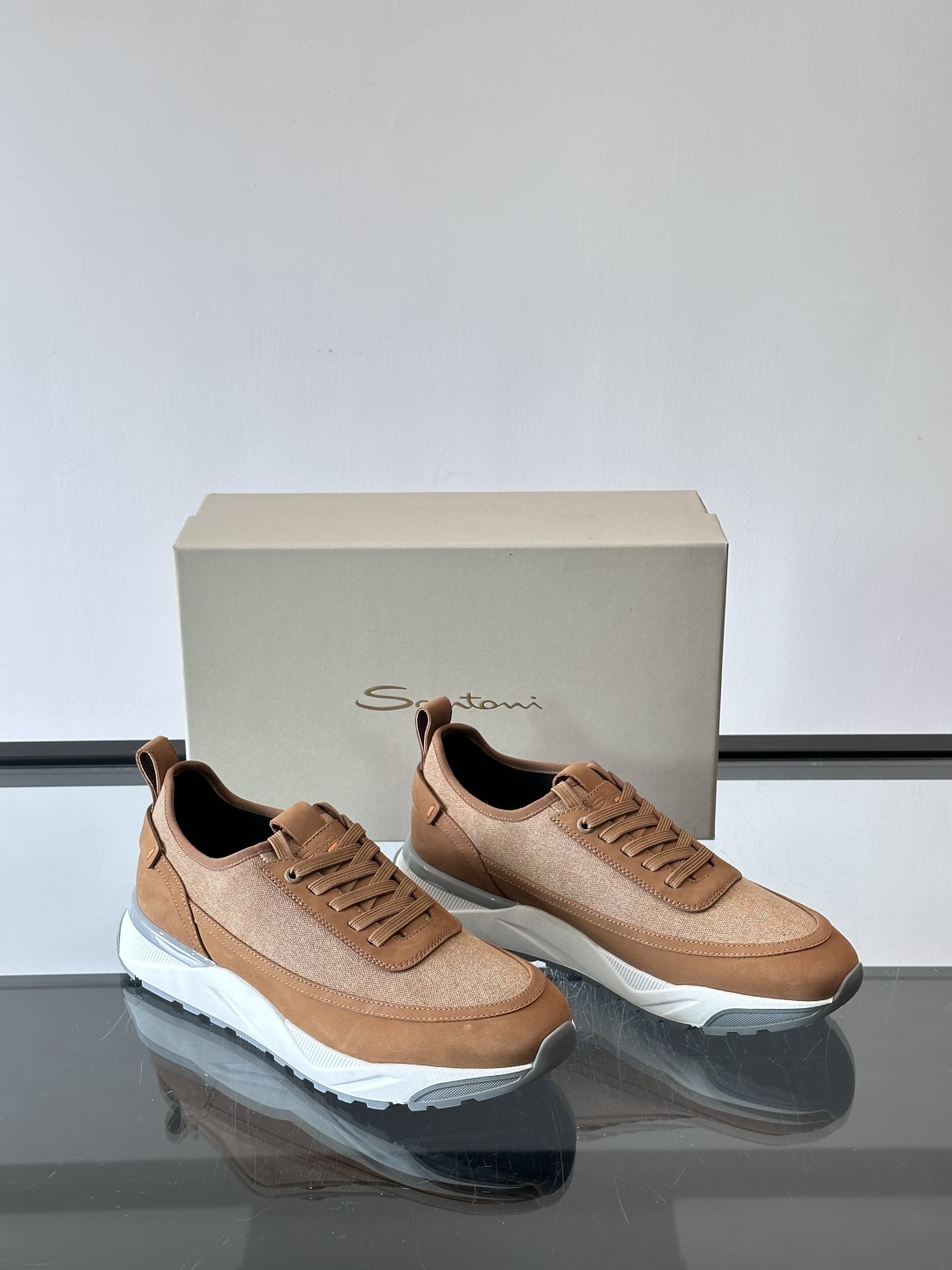 Saucony男士跑鞋​​💙Saucony这款跑鞋，采用CORDURA织物，防泼水又耐磨，雨天通勤也OK