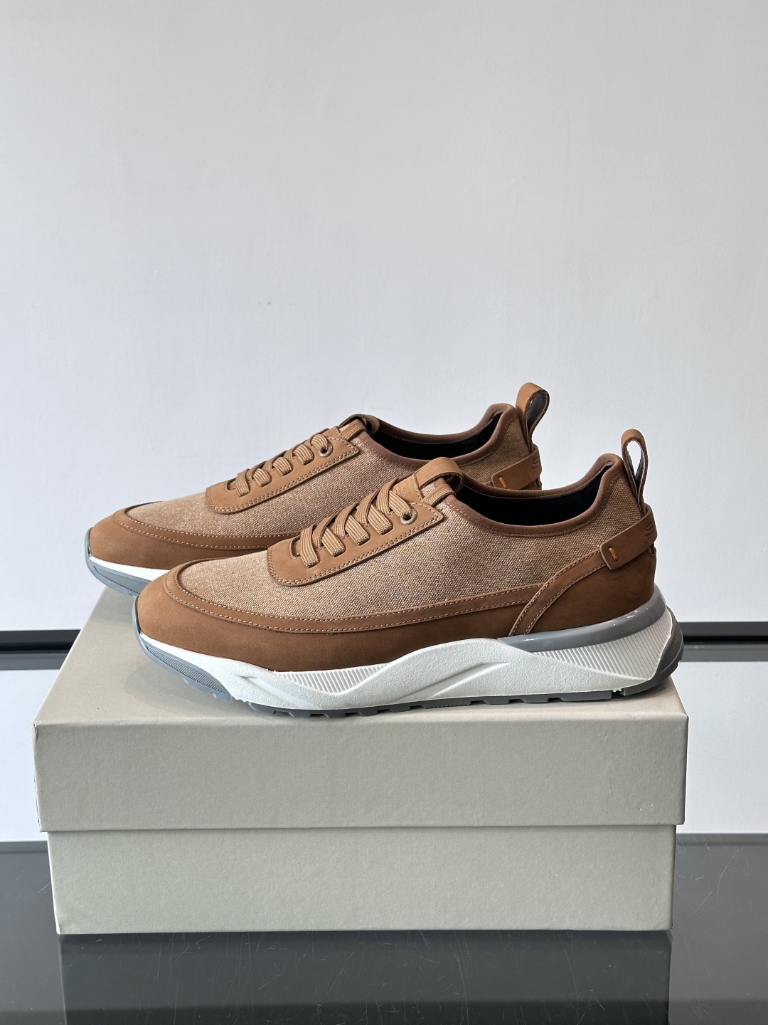 Saucony男士跑鞋​​💙Saucony这款跑鞋，采用CORDURA织物，防泼水又耐磨，雨天通勤也OK