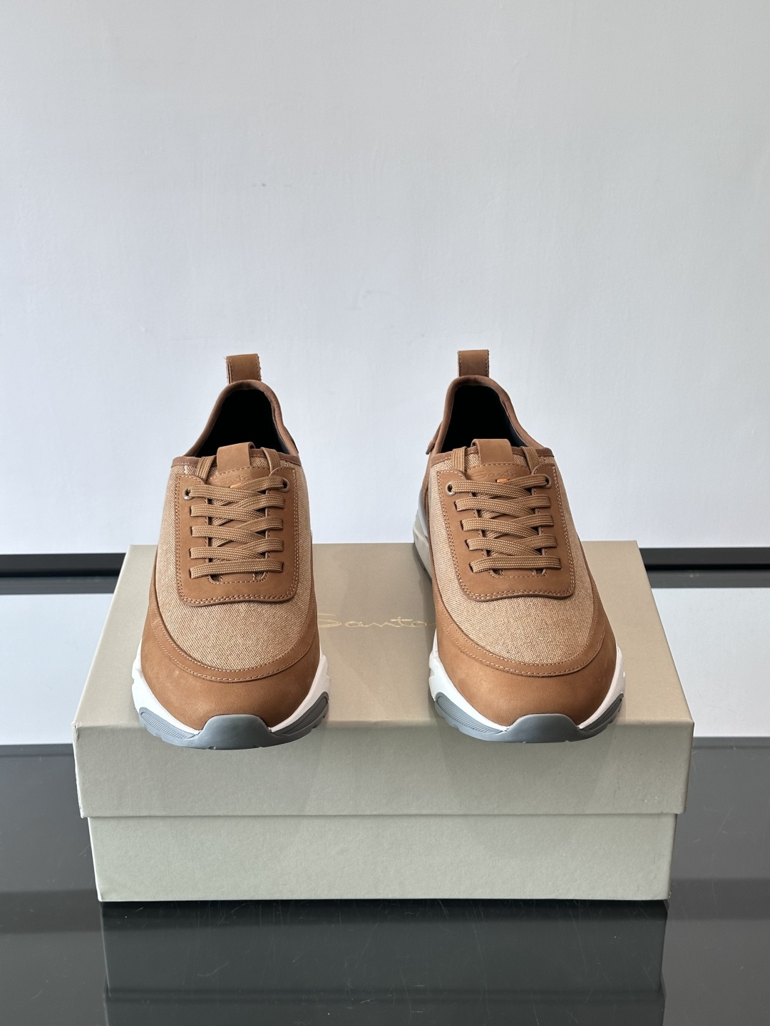 Saucony男士跑鞋​​💙Saucony这款跑鞋，采用CORDURA织物，防泼水又耐磨，雨天通勤也OK