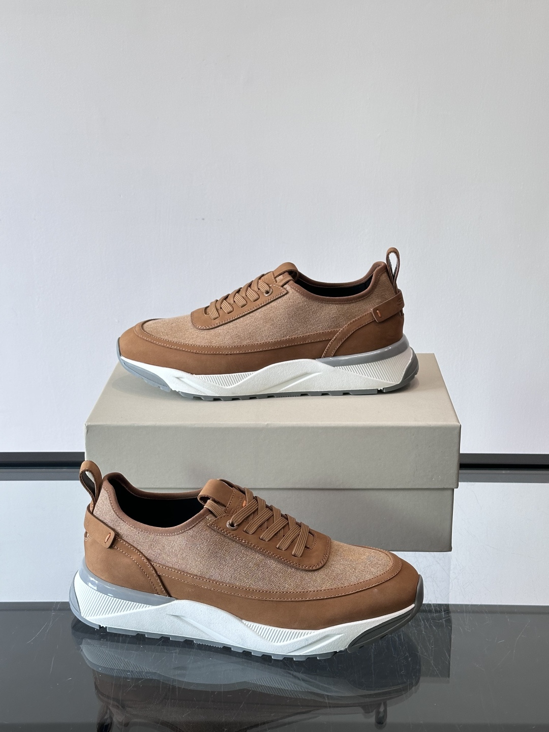 Saucony男士跑鞋​​💙Saucony这款跑鞋，采用CORDURA织物，防泼水又耐磨，雨天通勤也OK