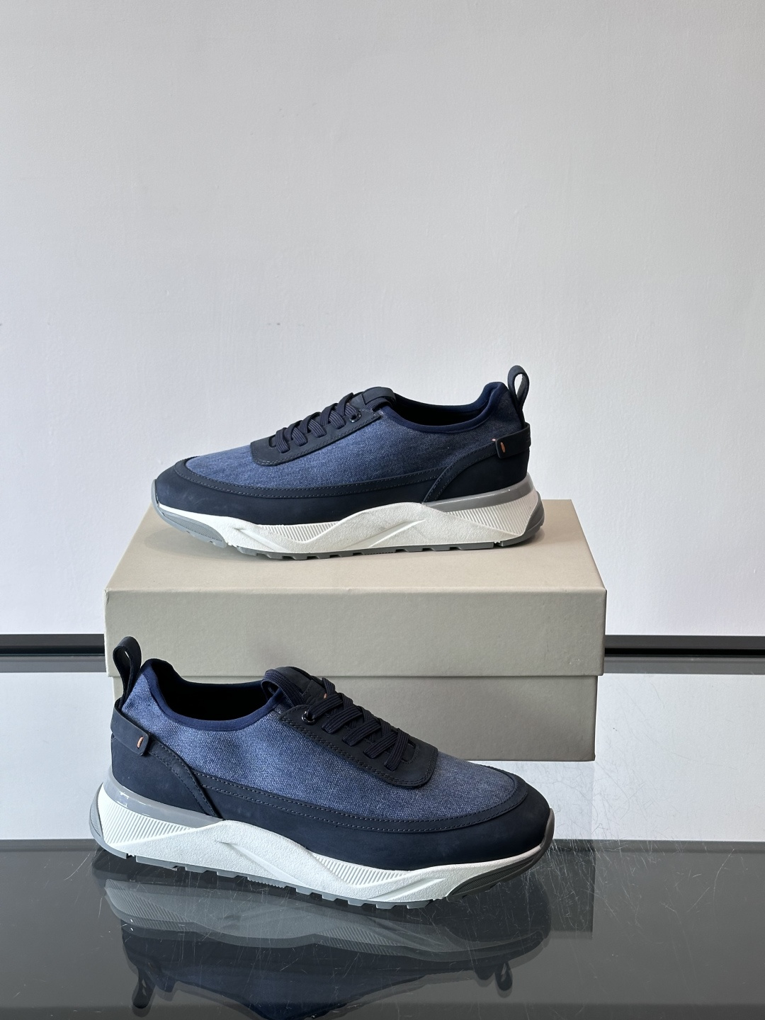 Saucony男士跑鞋​​💙Saucony这款跑鞋，采用CORDURA织物，防泼水又耐磨，雨天通勤也OK