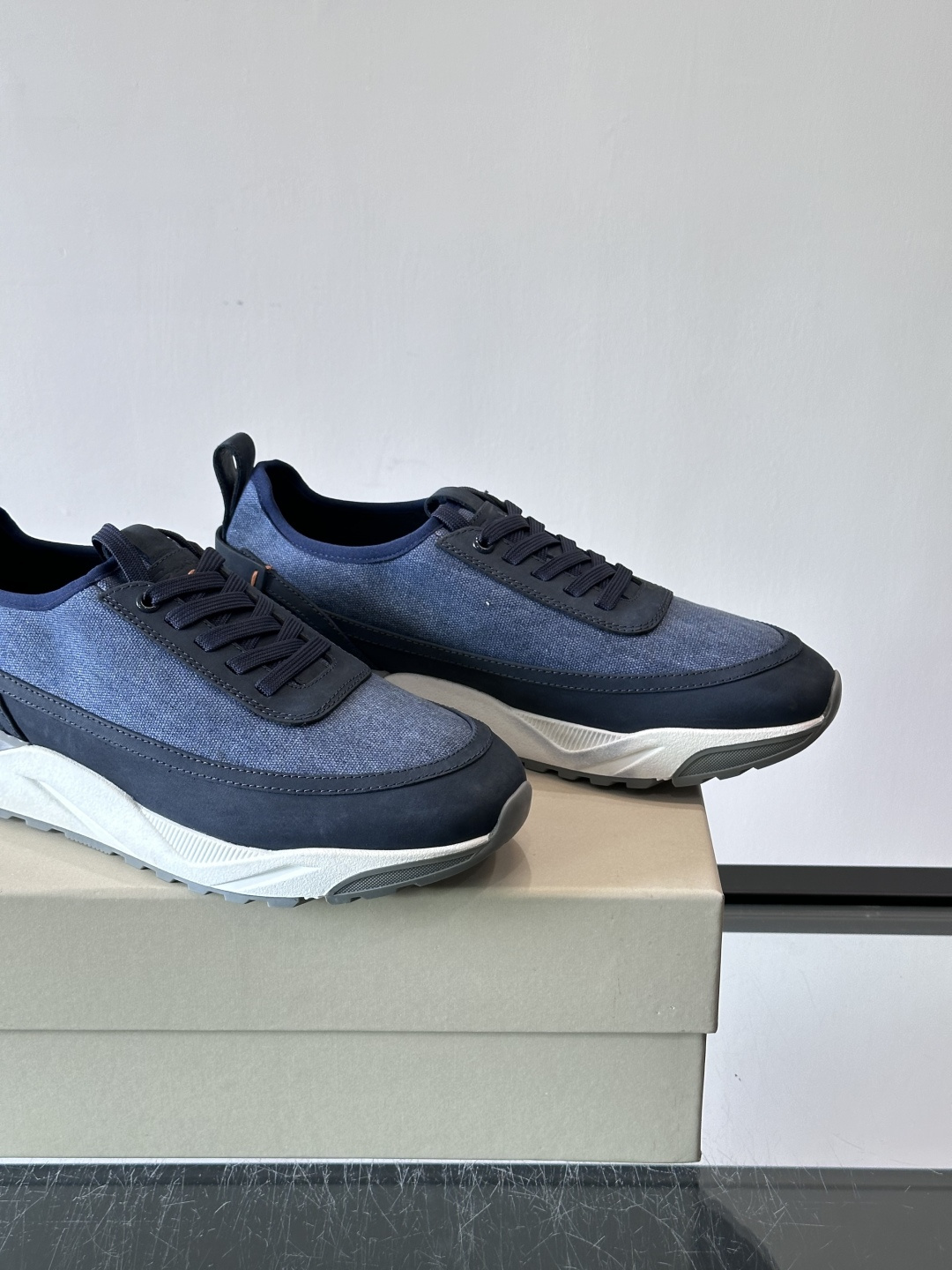 Saucony男士跑鞋​​💙Saucony这款跑鞋，采用CORDURA织物，防泼水又耐磨，雨天通勤也OK