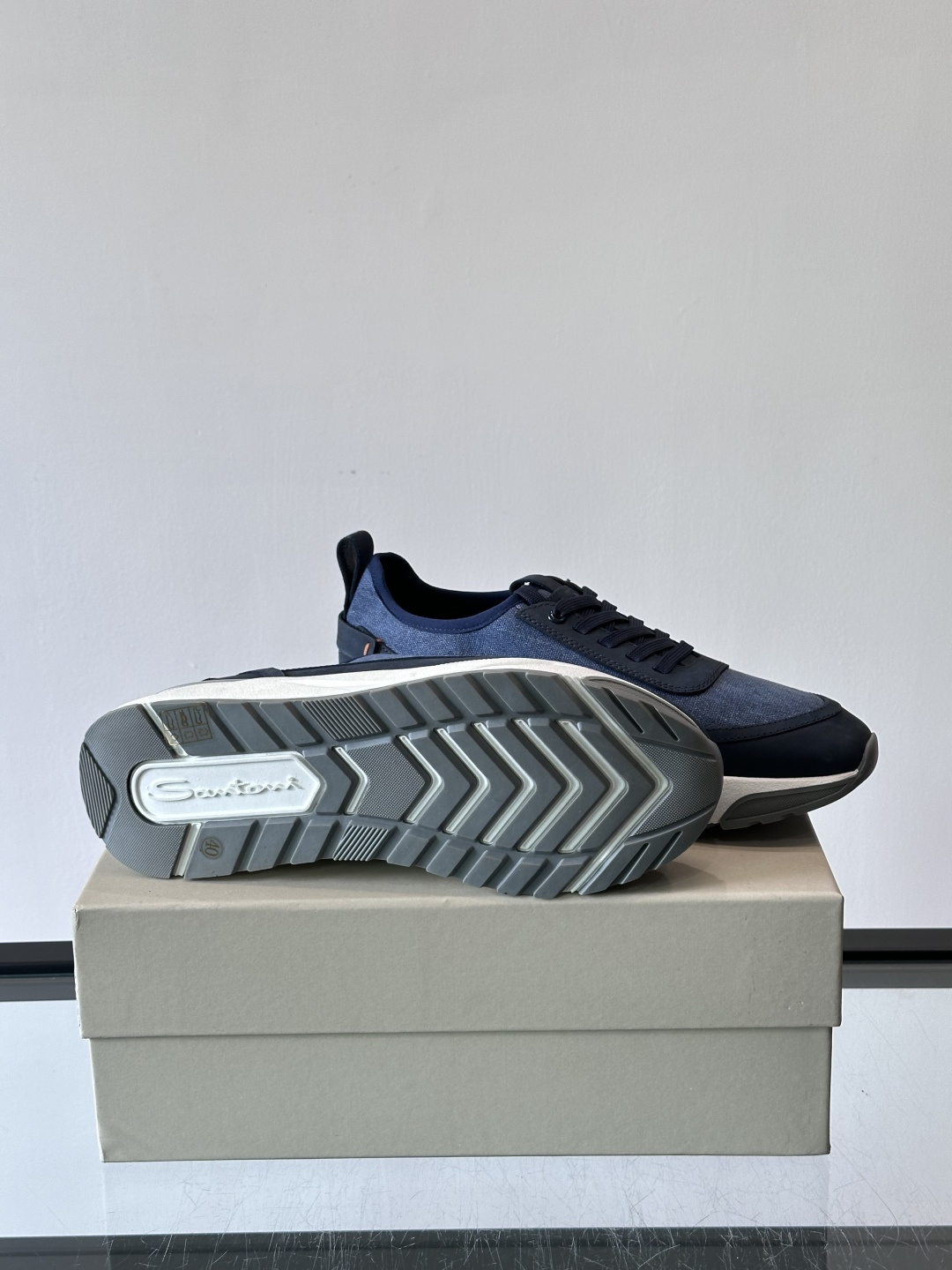 Saucony男士跑鞋​​💙Saucony这款跑鞋，采用CORDURA织物，防泼水又耐磨，雨天通勤也OK