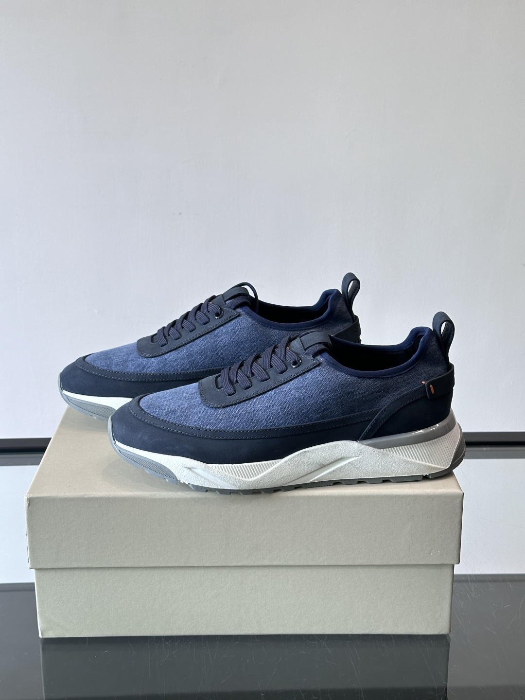 Saucony男士跑鞋​​💙Saucony这款跑鞋，采用CORDURA织物，防泼水又耐磨，雨天通勤也OK
