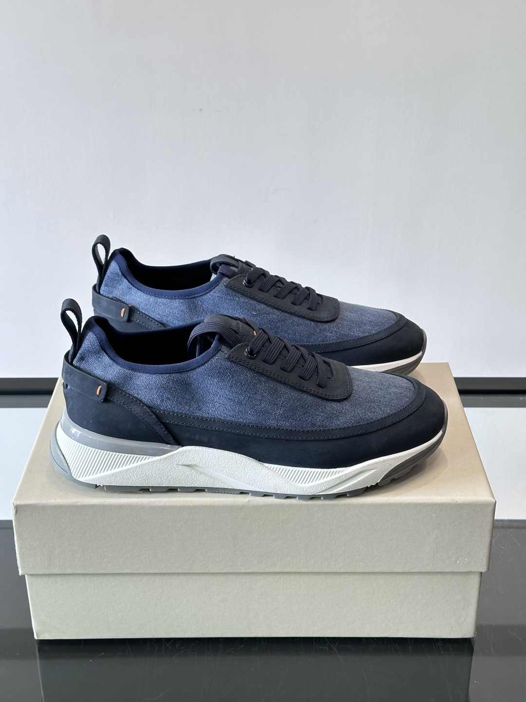 Saucony男士跑鞋​​💙Saucony这款跑鞋，采用CORDURA织物，防泼水又耐磨，雨天通勤也OK