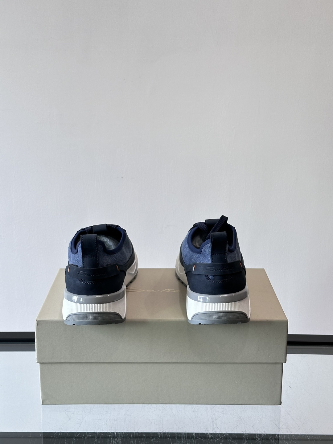Saucony男士跑鞋​​💙Saucony这款跑鞋，采用CORDURA织物，防泼水又耐磨，雨天通勤也OK