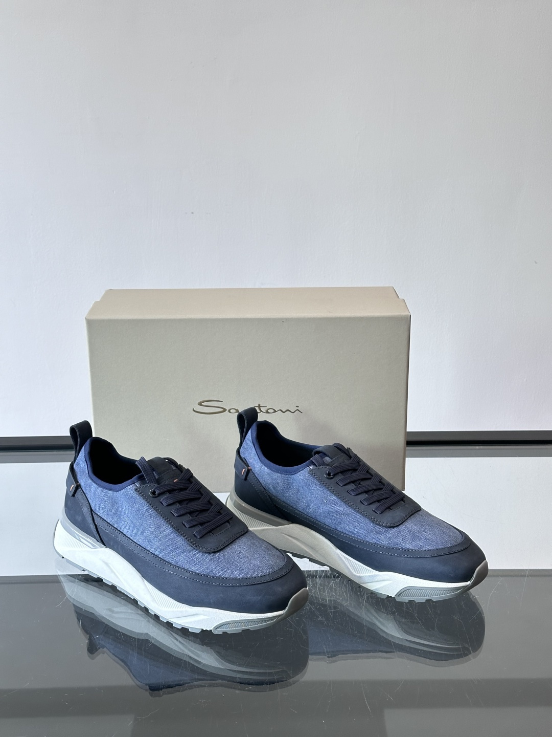 Saucony男士跑鞋​​💙Saucony这款跑鞋，采用CORDURA织物，防泼水又耐磨，雨天通勤也OK