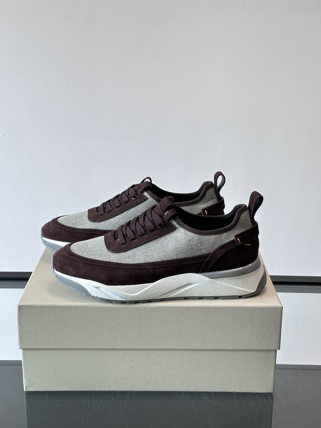 Saucony男士跑鞋​​💙Saucony这款跑鞋，采用CORDURA织物，防泼水又耐磨，雨天通勤也OK