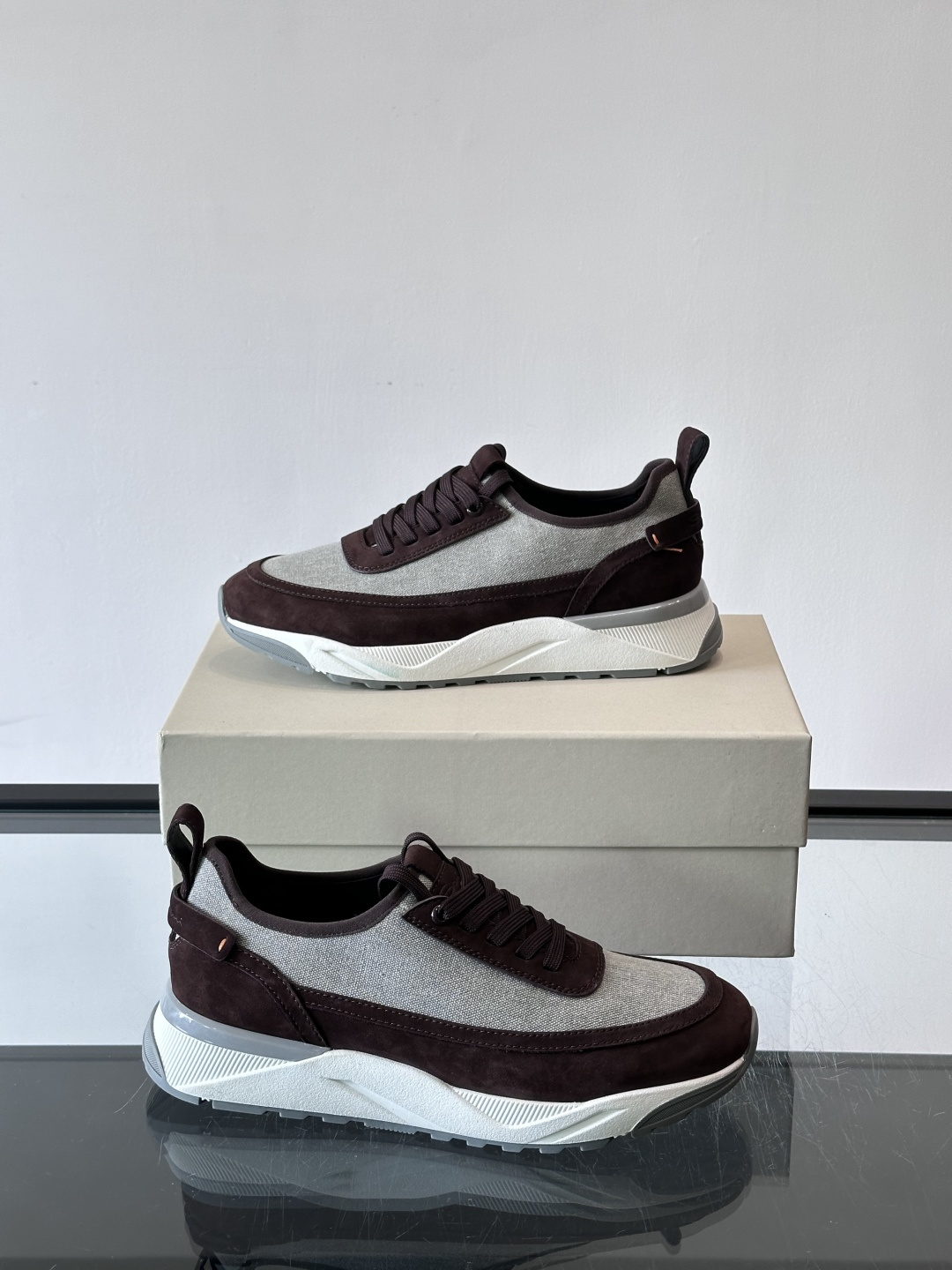 Saucony男士跑鞋​​💙Saucony这款跑鞋，采用CORDURA织物，防泼水又耐磨，雨天通勤也OK