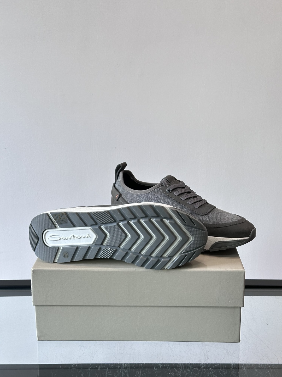 Saucony男士跑鞋​​💙Saucony这款跑鞋，采用CORDURA织物，防泼水又耐磨，雨天通勤也OK
