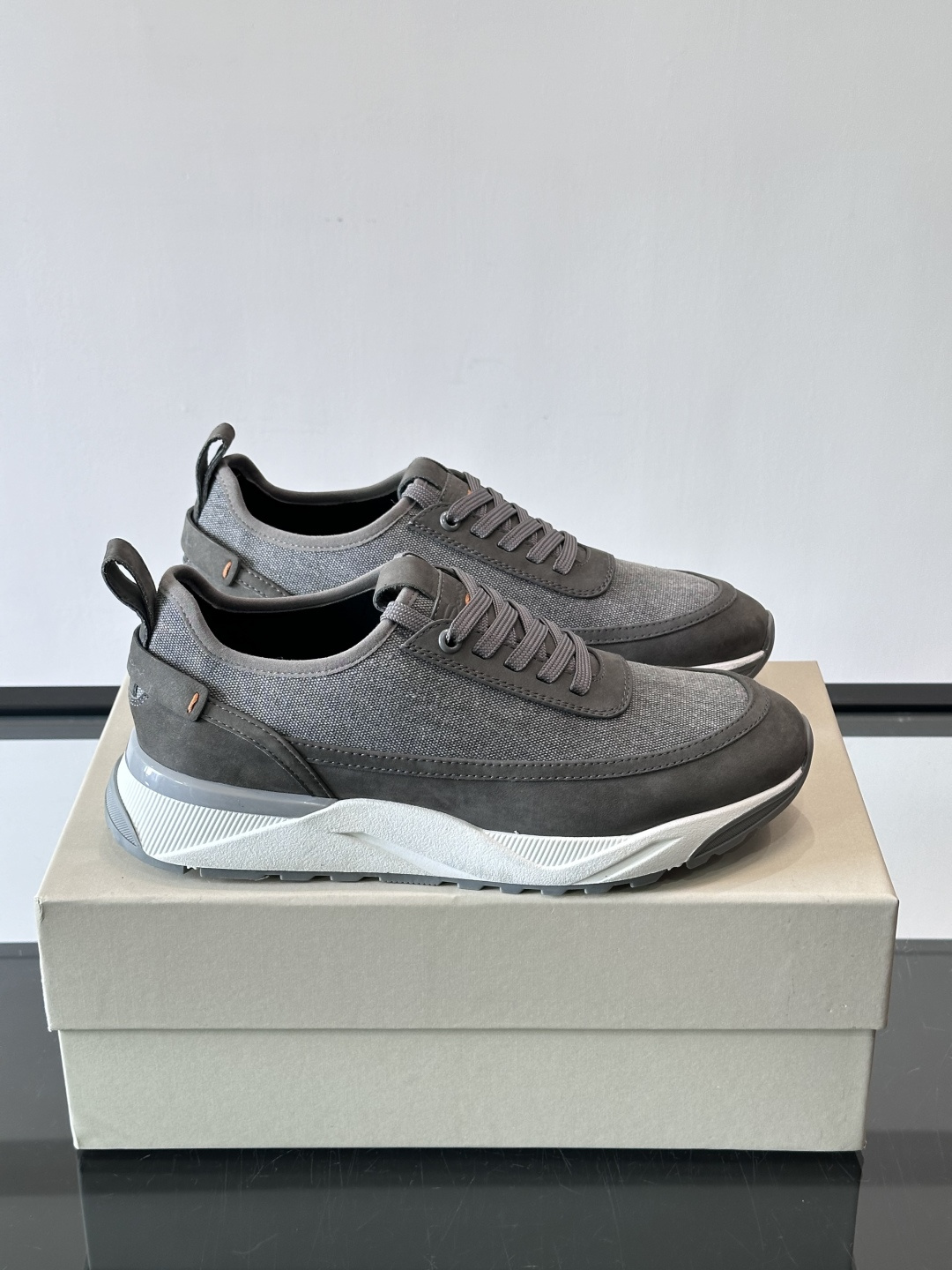 Saucony男士跑鞋​​💙Saucony这款跑鞋，采用CORDURA织物，防泼水又耐磨，雨天通勤也OK