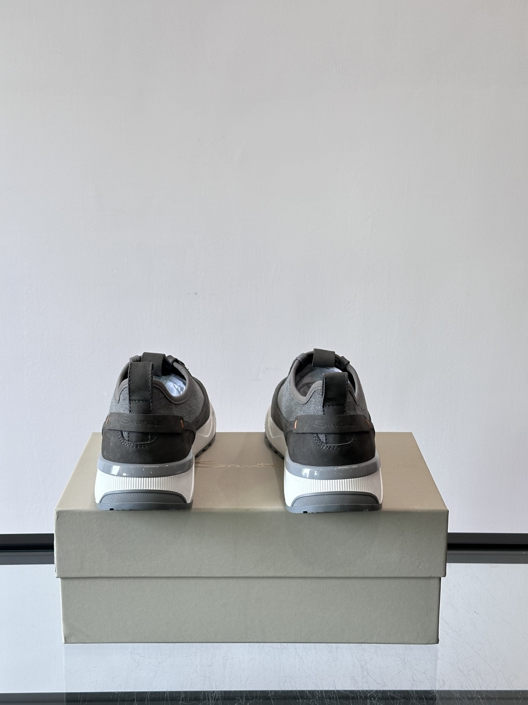 Saucony男士跑鞋​​💙Saucony这款跑鞋，采用CORDURA织物，防泼水又耐磨，雨天通勤也OK