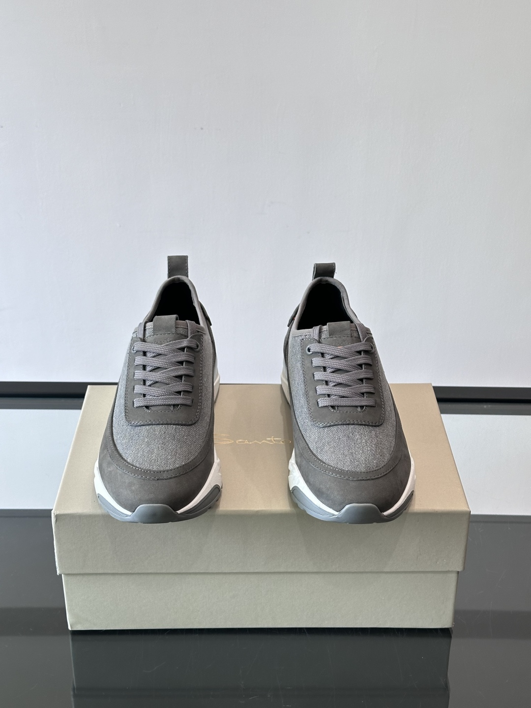 Saucony男士跑鞋​​💙Saucony这款跑鞋，采用CORDURA织物，防泼水又耐磨，雨天通勤也OK