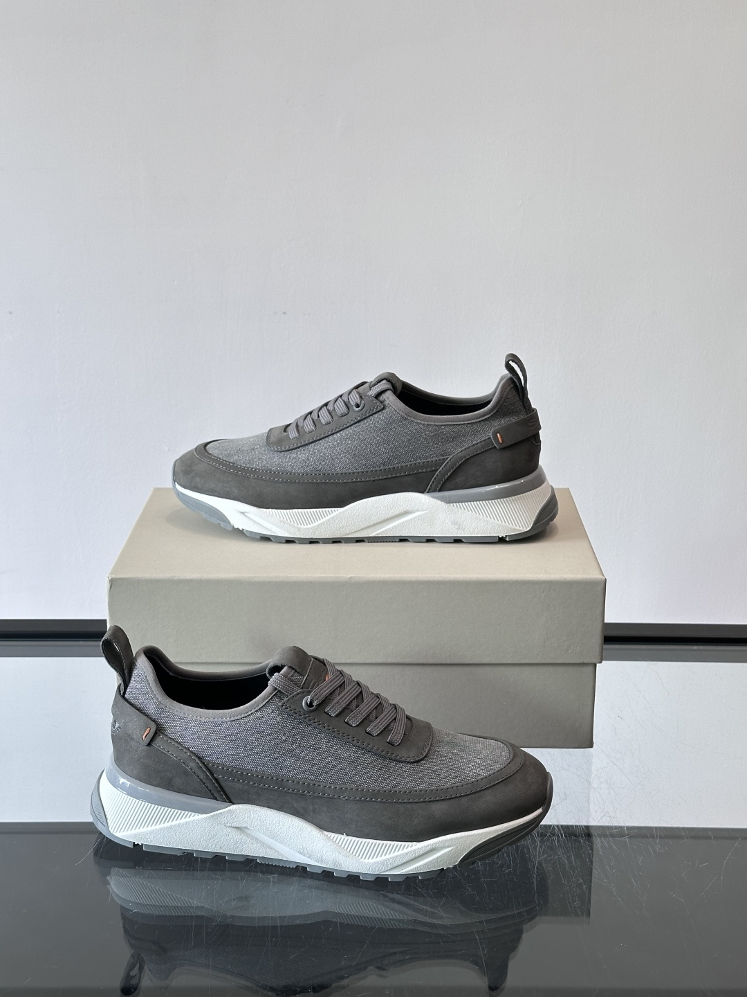 Saucony男士跑鞋​​💙Saucony这款跑鞋，采用CORDURA织物，防泼水又耐磨，雨天通勤也OK