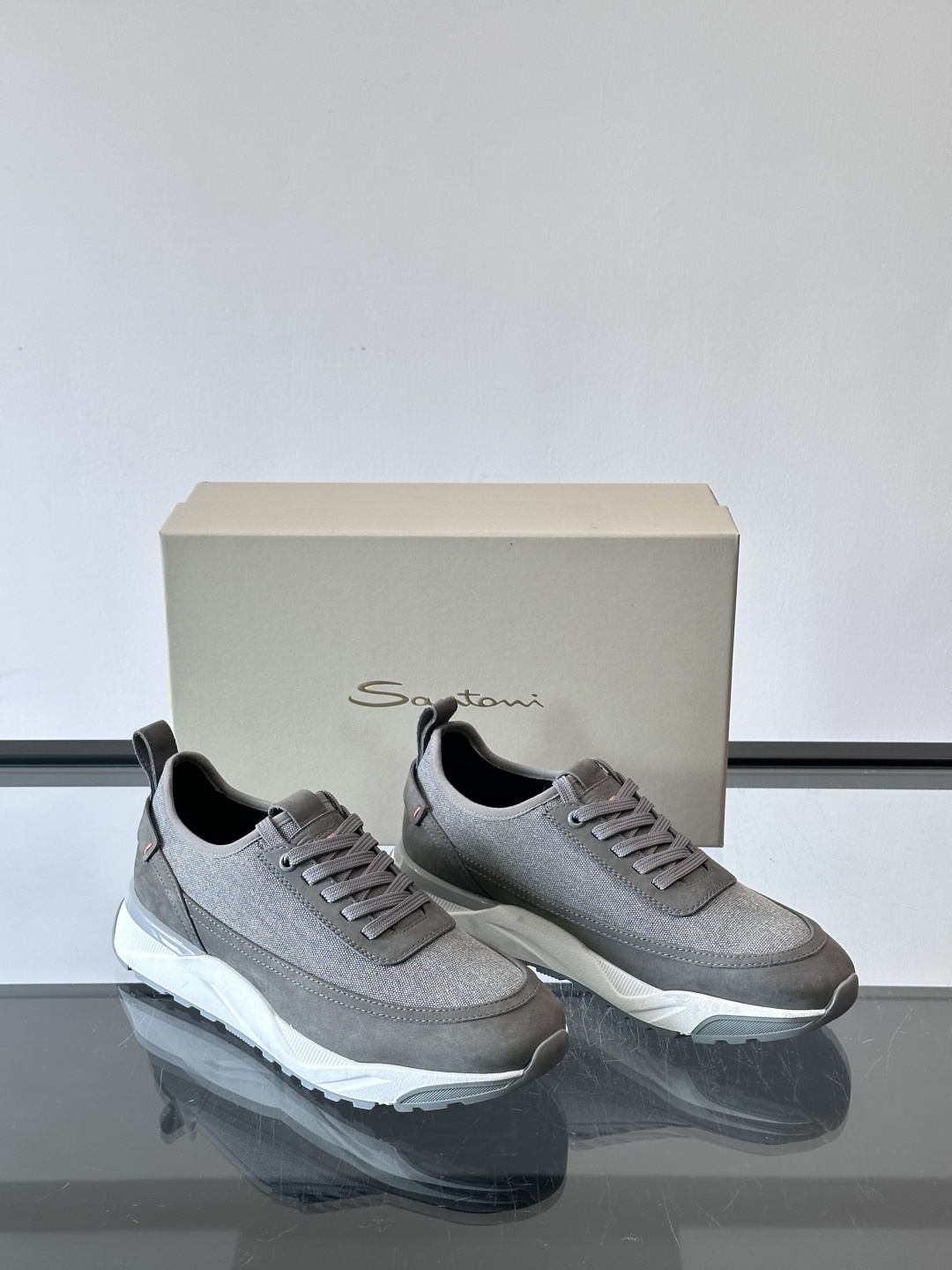Saucony男士跑鞋​​💙Saucony这款跑鞋，采用CORDURA织物，防泼水又耐磨，雨天通勤也OK