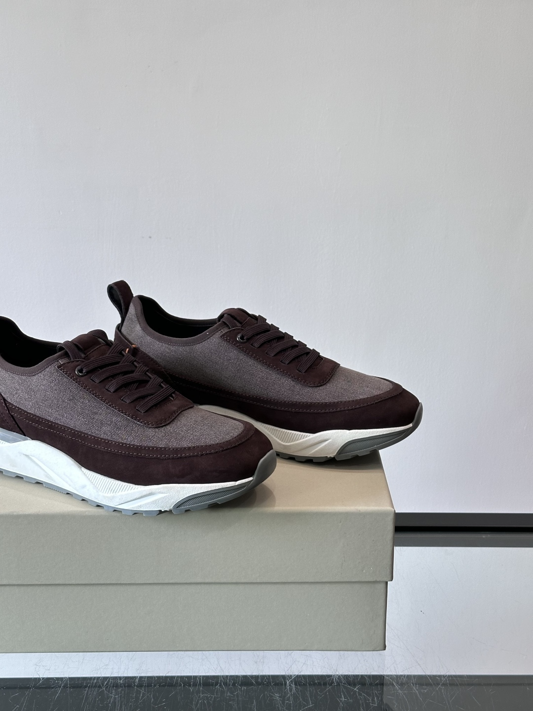 Saucony男士跑鞋​​💙Saucony这款跑鞋，采用CORDURA织物，防泼水又耐磨，雨天通勤也OK