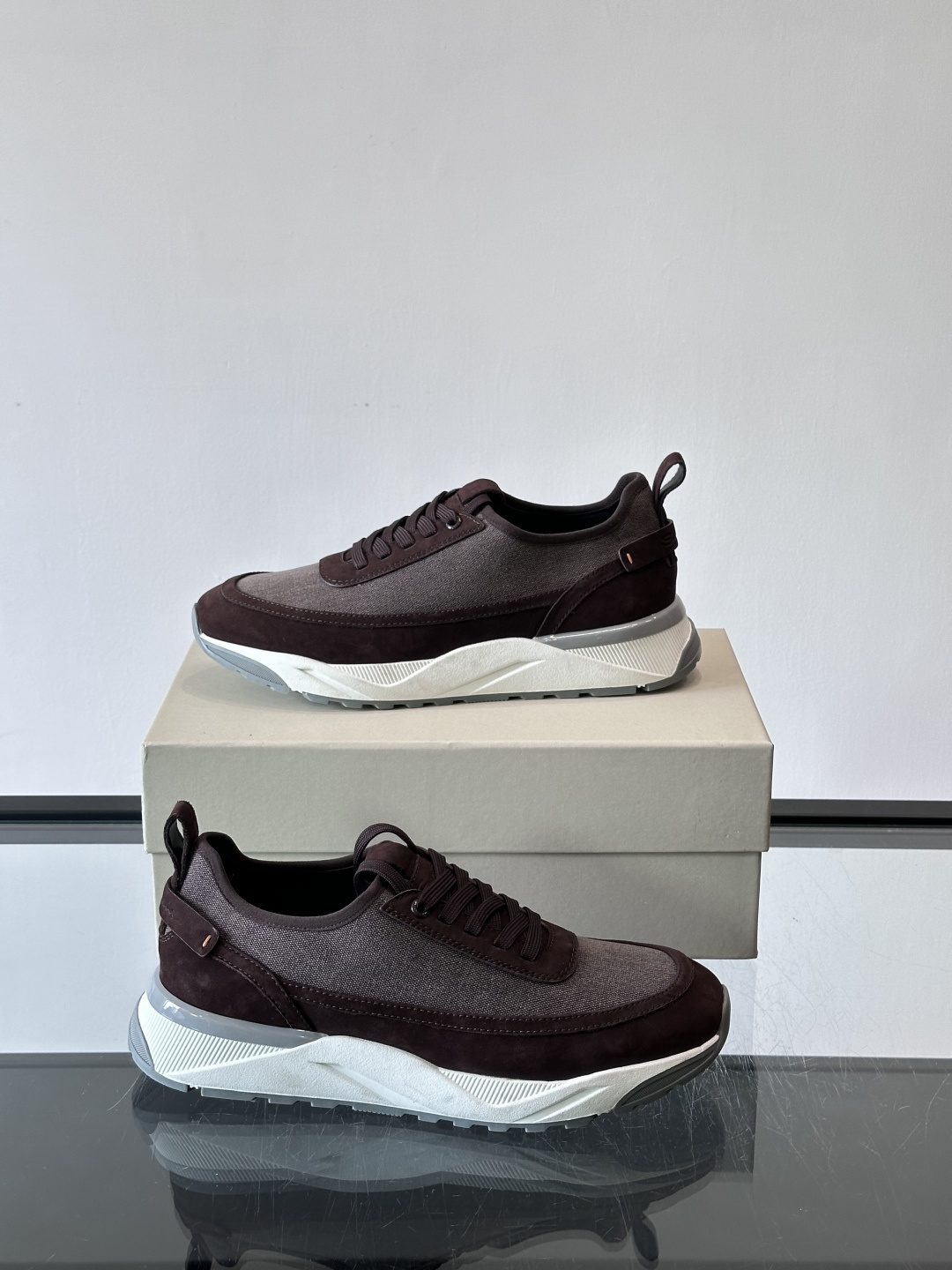 Saucony男士跑鞋​​💙Saucony这款跑鞋，采用CORDURA织物，防泼水又耐磨，雨天通勤也OK
