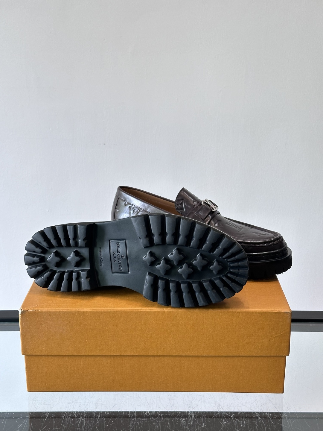 ✨LV Monogram乐福鞋，经典牛皮+压花图案，品牌辨识度超高！厚底橡胶设计，穿着舒适又耐磨，通勤休