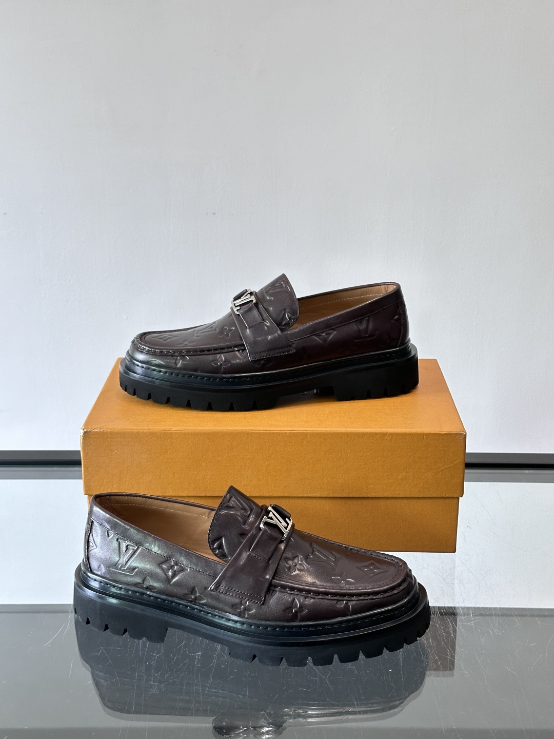 ✨LV Monogram乐福鞋，经典牛皮+压花图案，品牌辨识度超高！厚底橡胶设计，穿着舒适又耐磨，通勤休