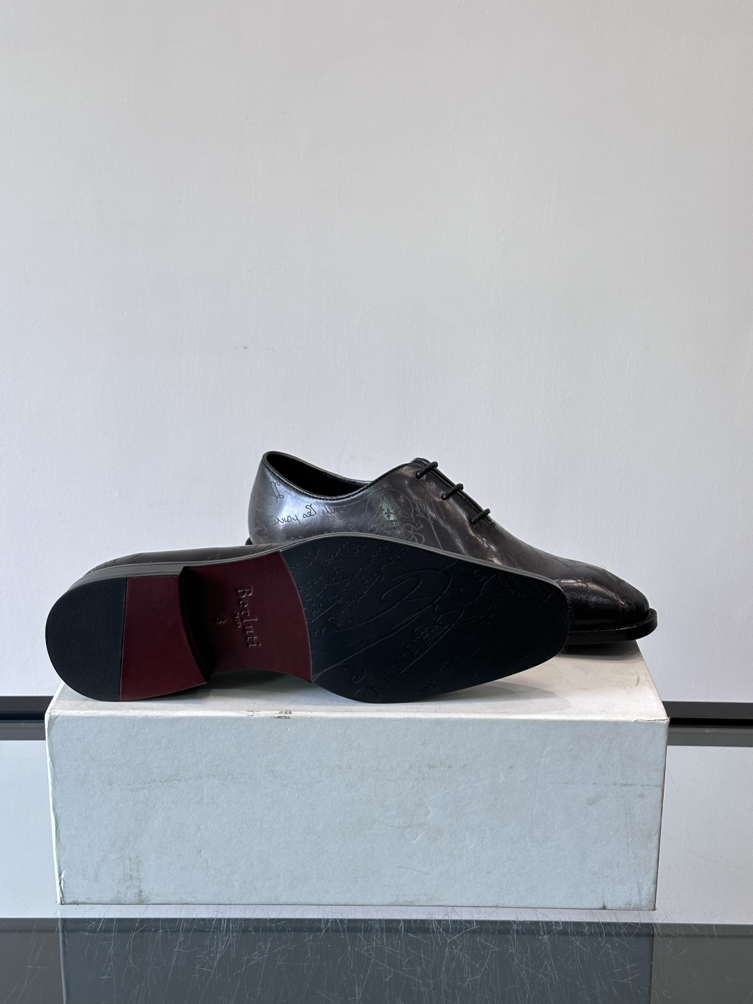 🖤Bur布鲁提这款男士商务皮鞋。真皮材质，质感细腻又耐用。经典系带+尖头，商务正式场合超适合！真皮大底，