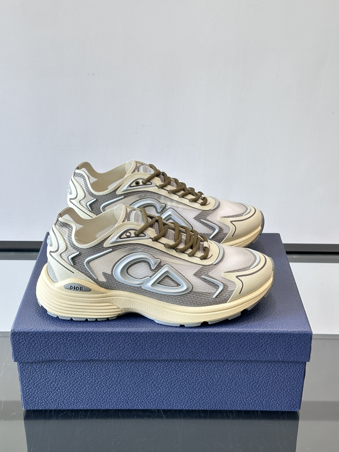 NO:729248,Dior B30 Countdown Tech sneakers are made of multi-layer transparent nylon + mesh stitching, which is breathable and futuristic. There are CD30 rubber logos on the tongue and heel, and the details are perfect. The ultra-light foam midsole is comfortable to wear. Seamless bonding technology improves durability. It can be worn in all seasons. It is both fashionable and practical. A must-have for fashion lovers, size39-46,, dior, sneakers19860909Dior B30 Countdown Tech运动鞋,采用多层透明尼龙+网布拼接,透气又有未来感.鞋舌和鞋跟有CD30橡胶标识,细节满分.超轻泡沫中底,穿着舒适,无缝线粘合技术提升耐久性,四季都能搭,时尚实用兼备,潮流爱好者必入 ,size39-46,,dior,sneakers,Men's shoes