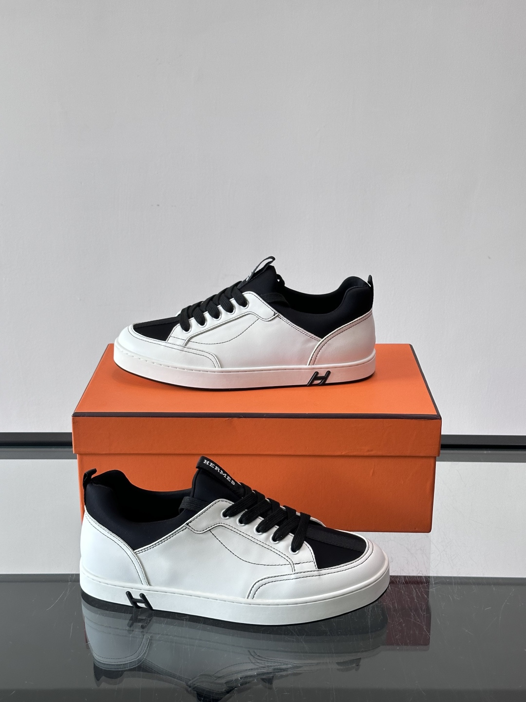 Hermès Black & White运动鞋​​👟Hermès Black & White运动鞋，简约