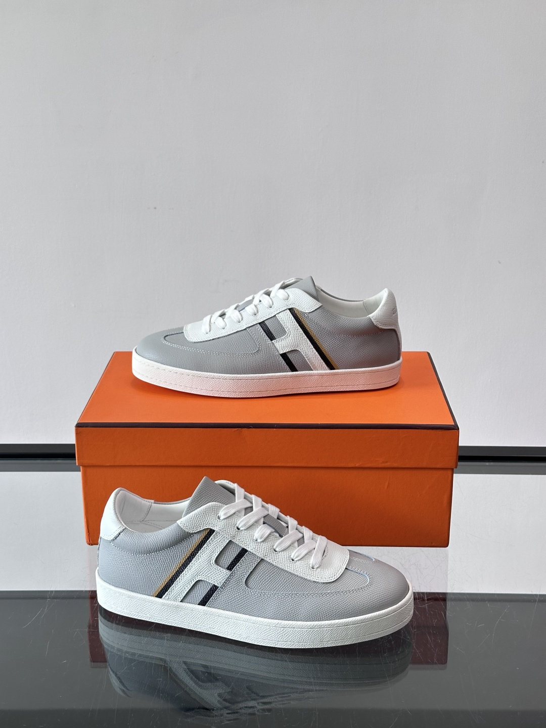 👟Hermes男士德训鞋，侧面“H”标志超有辨识度，简约又时髦！织物➕牛皮拼接，透气又耐穿，橡胶鞋底抓地