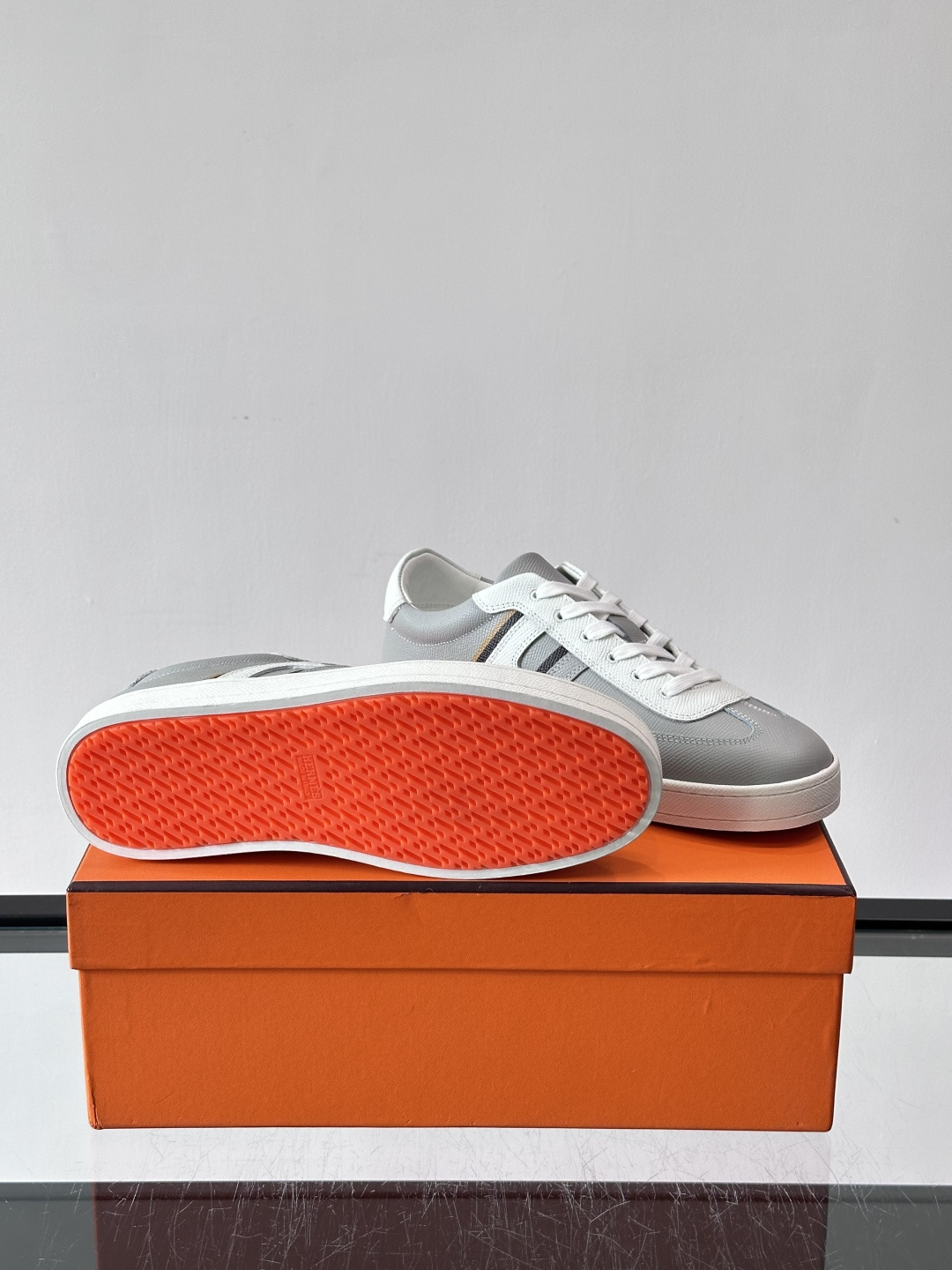 👟Hermes男士德训鞋，侧面“H”标志超有辨识度，简约又时髦！织物➕牛皮拼接，透气又耐穿，橡胶鞋底抓地