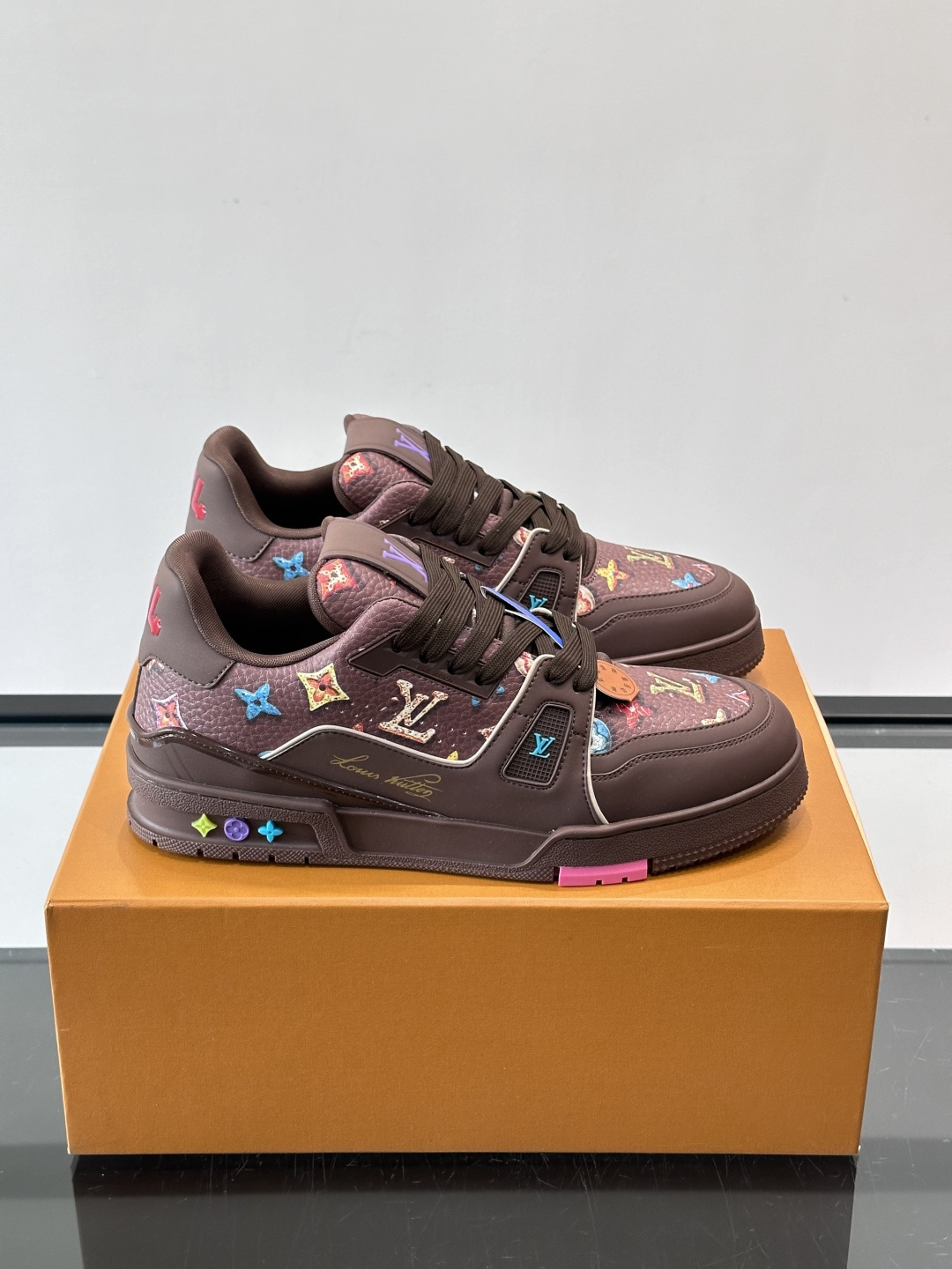 LV Trainer 2026SS新品甜甜圈trainer🍩🍩🍩运动鞋 情侣款👫👟，牛皮鞋面揉进了LV经