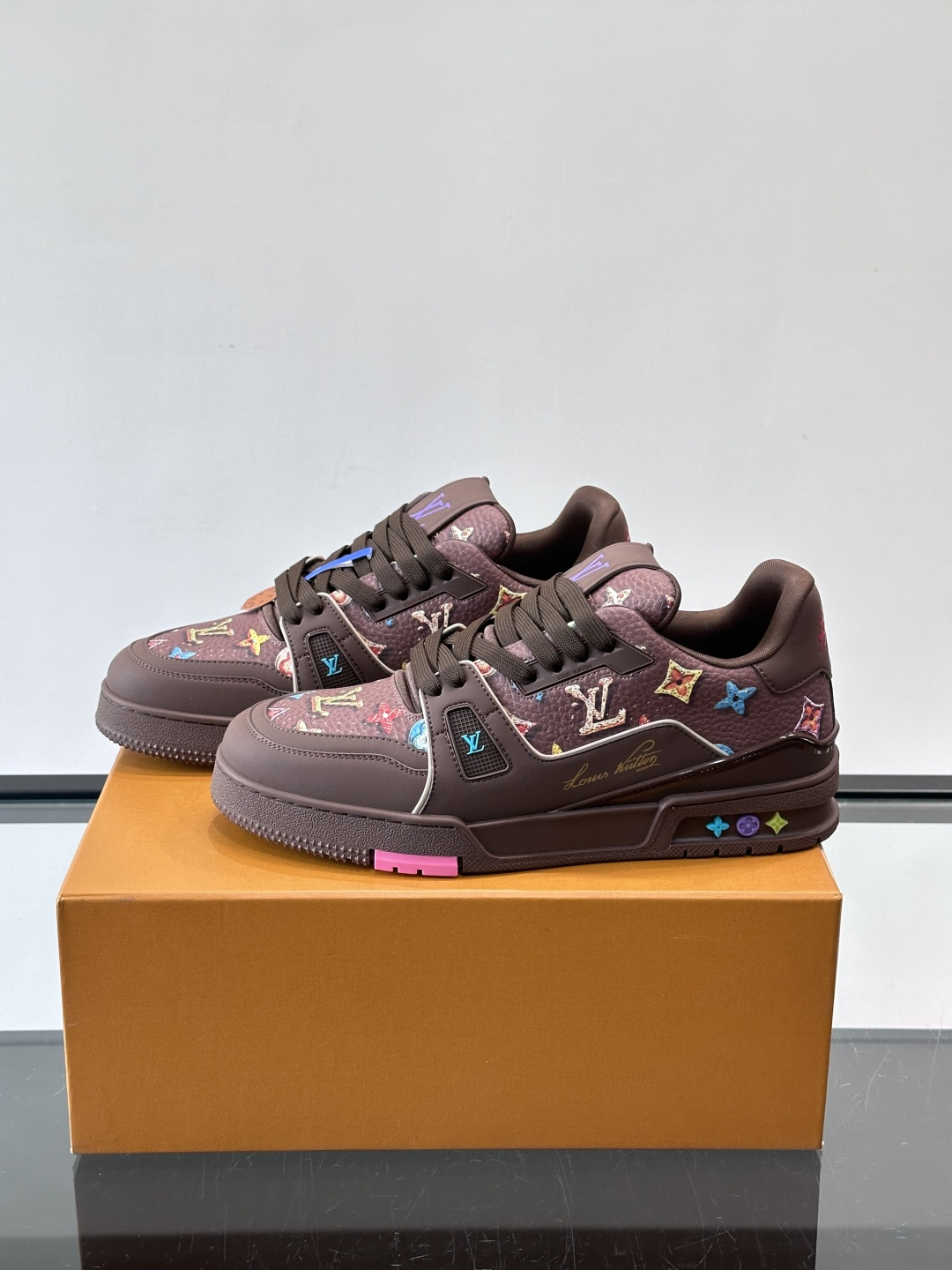 LV Trainer 2026SS新品甜甜圈trainer🍩🍩🍩运动鞋 情侣款👫👟，牛皮鞋面揉进了LV经