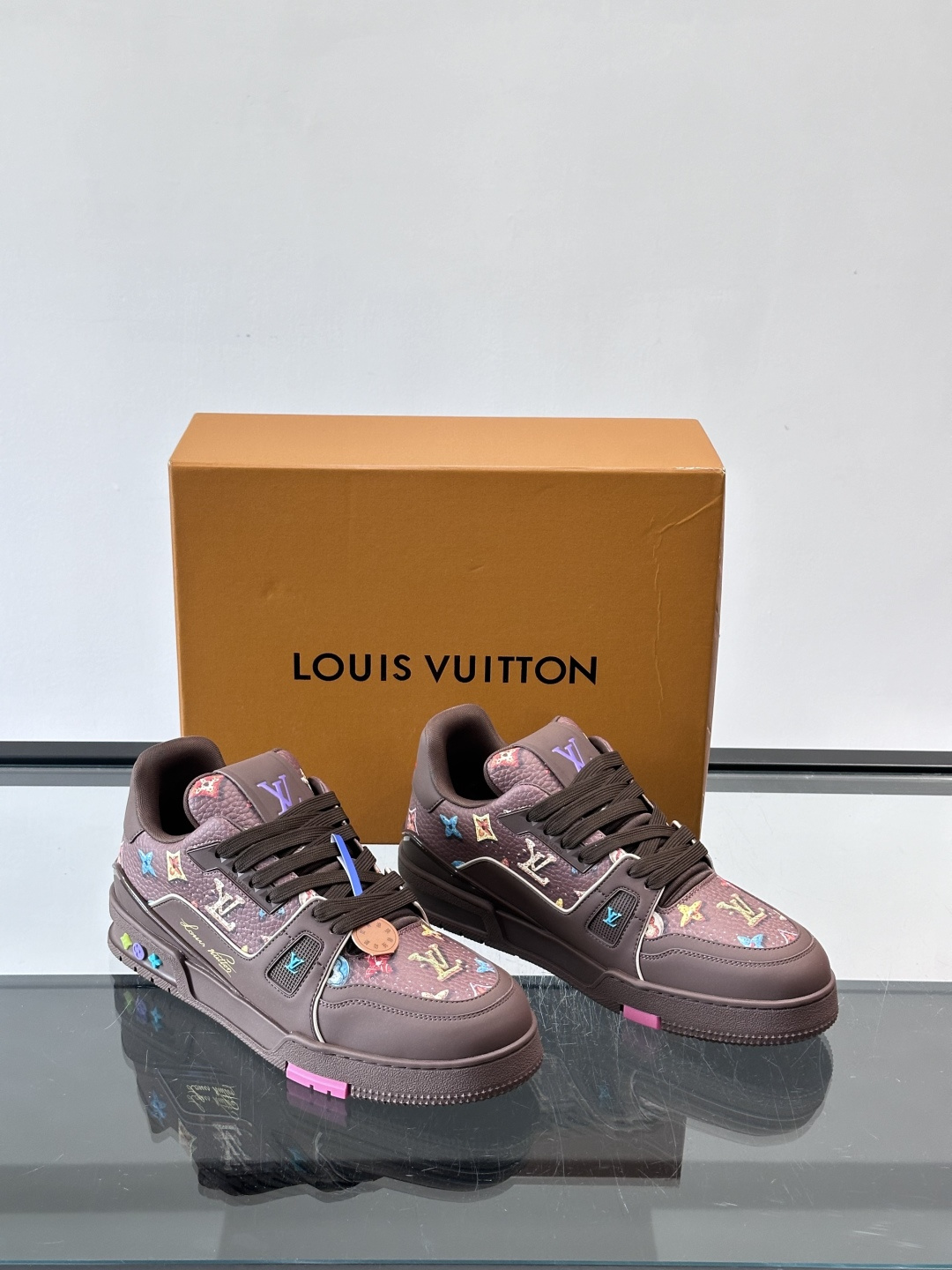 LV Trainer 2026SS新品甜甜圈trainer🍩🍩🍩运动鞋 情侣款👫👟，牛皮鞋面揉进了LV经