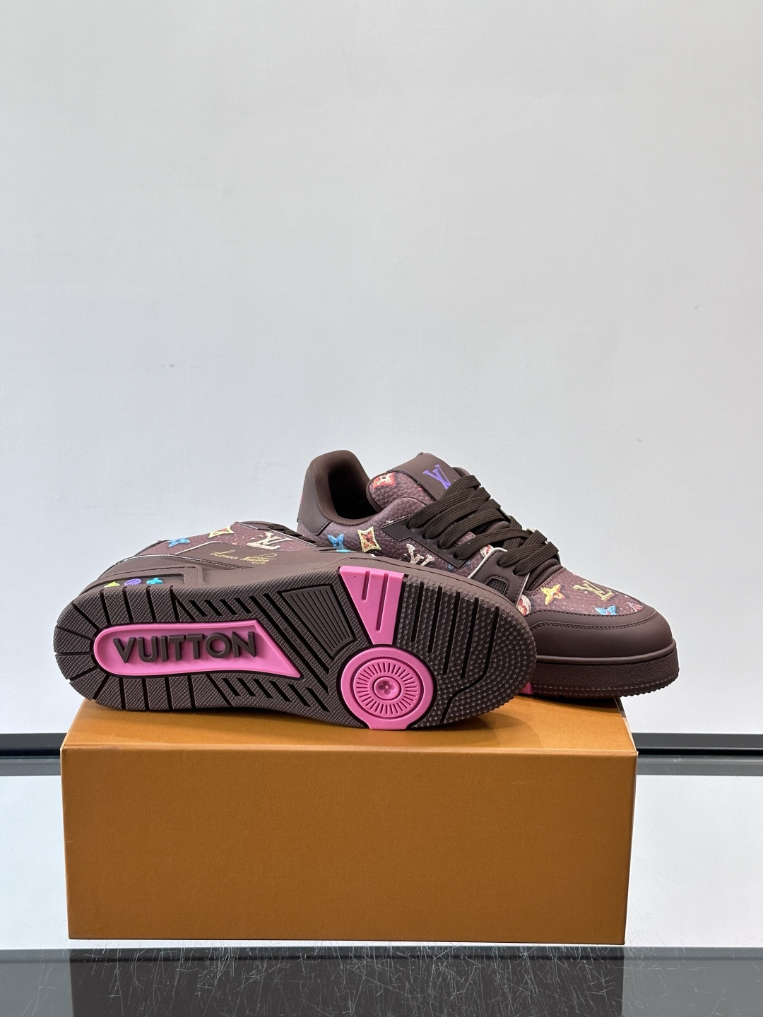 LV Trainer 2026SS新品甜甜圈trainer🍩🍩🍩运动鞋 情侣款👫👟，牛皮鞋面揉进了LV经