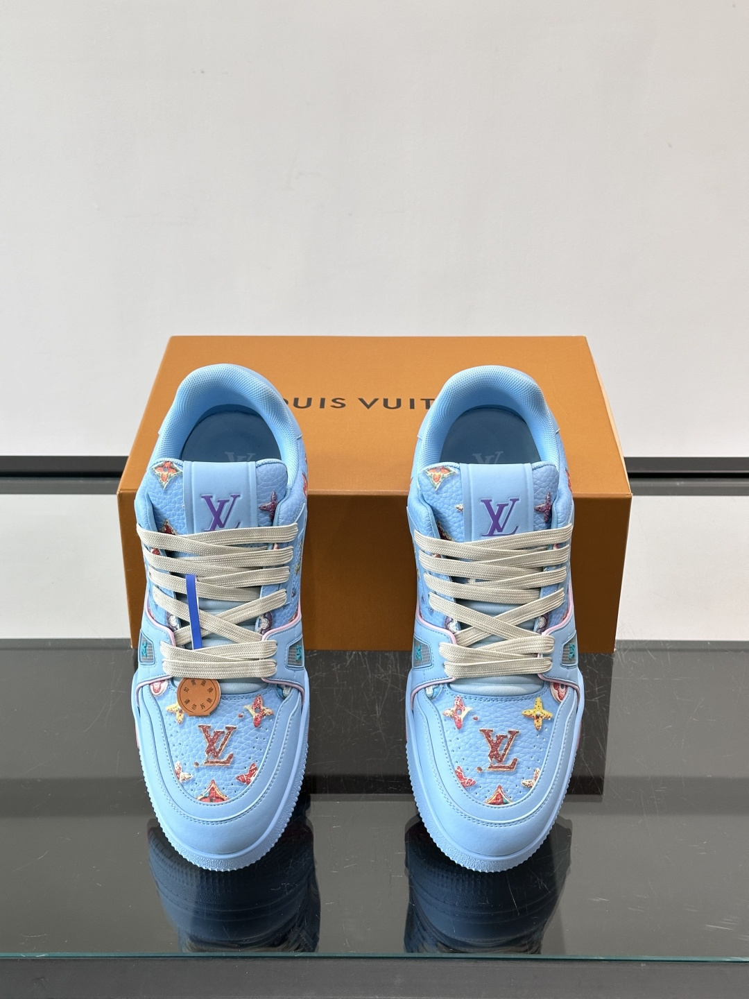 LV Trainer 2026SS新品甜甜圈trainer🍩🍩🍩运动鞋 情侣款👫👟，牛皮鞋面揉进了LV经