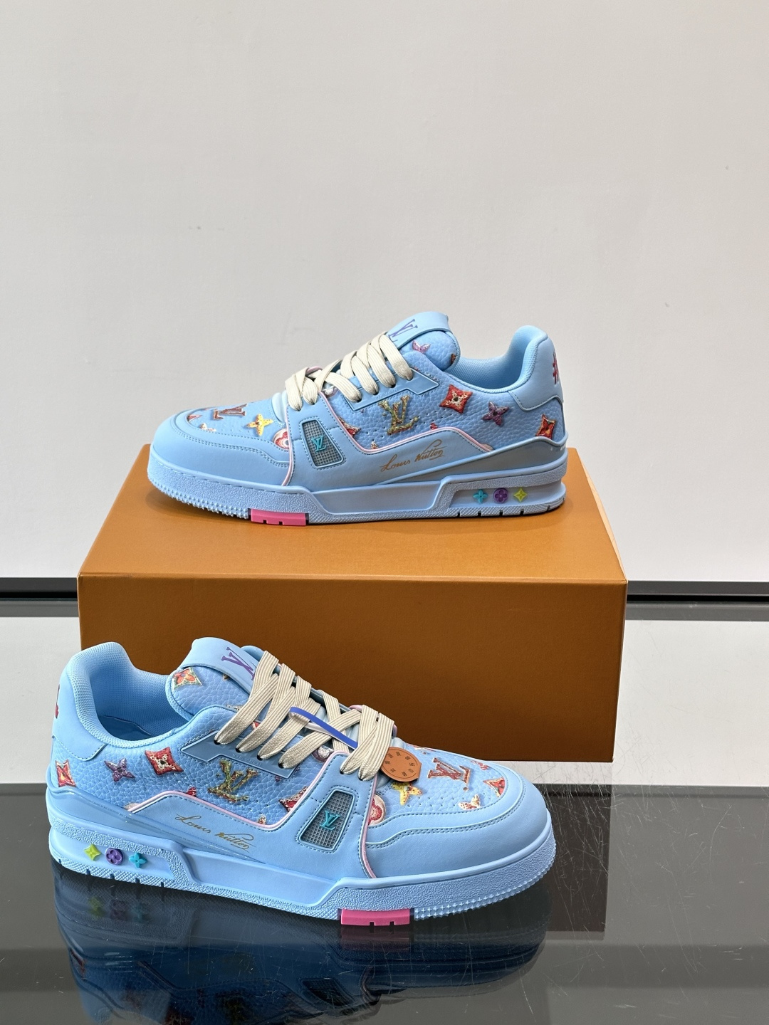 LV Trainer 2026SS新品甜甜圈trainer🍩🍩🍩运动鞋 情侣款👫👟，牛皮鞋面揉进了LV经