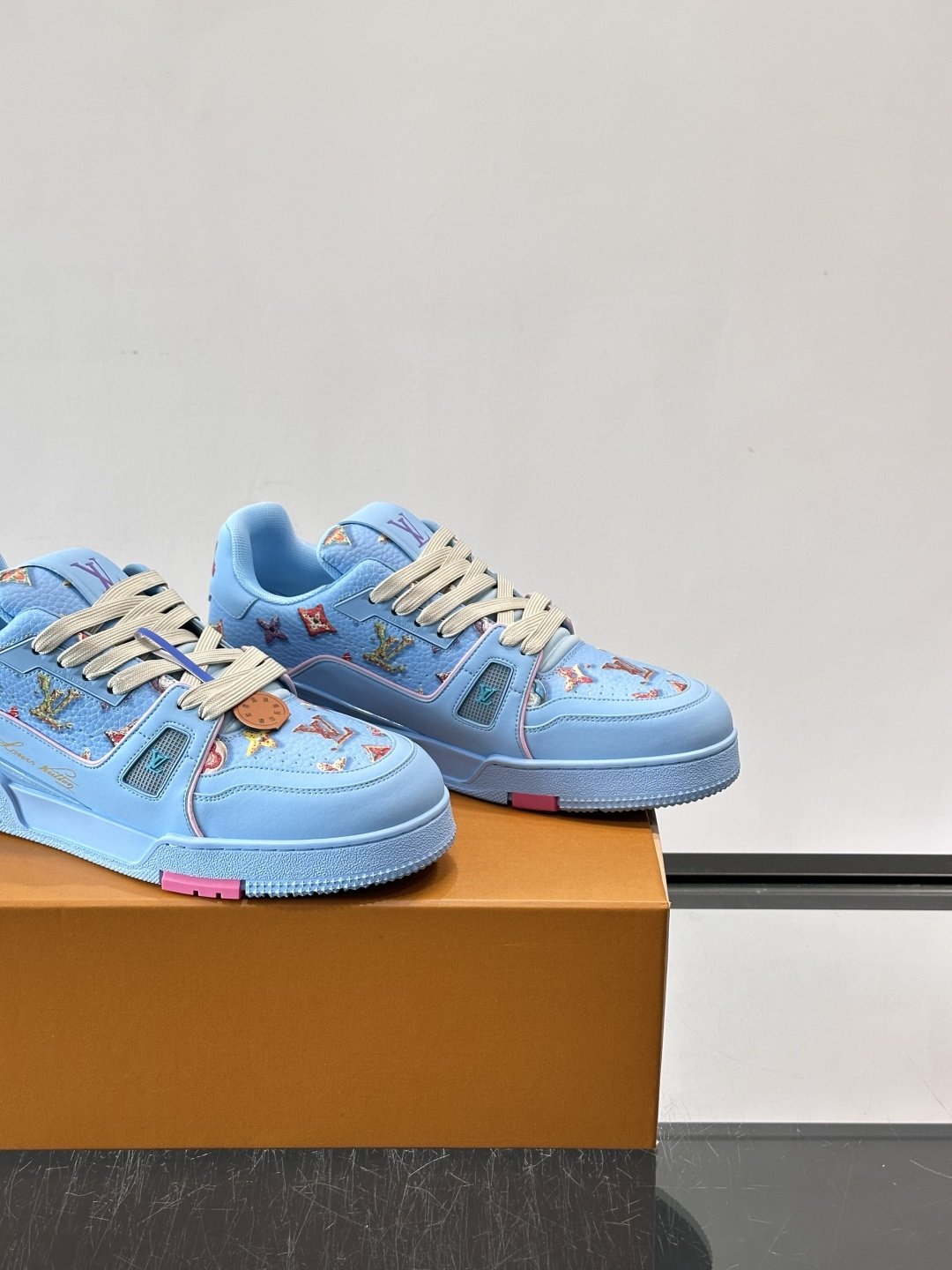 LV Trainer 2026SS新品甜甜圈trainer🍩🍩🍩运动鞋 情侣款👫👟，牛皮鞋面揉进了LV经