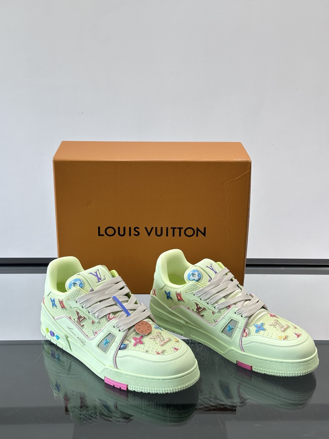 LV Trainer 2026SS新品甜甜圈trainer🍩🍩🍩运动鞋 情侣款👫👟，牛皮鞋面揉进了LV经