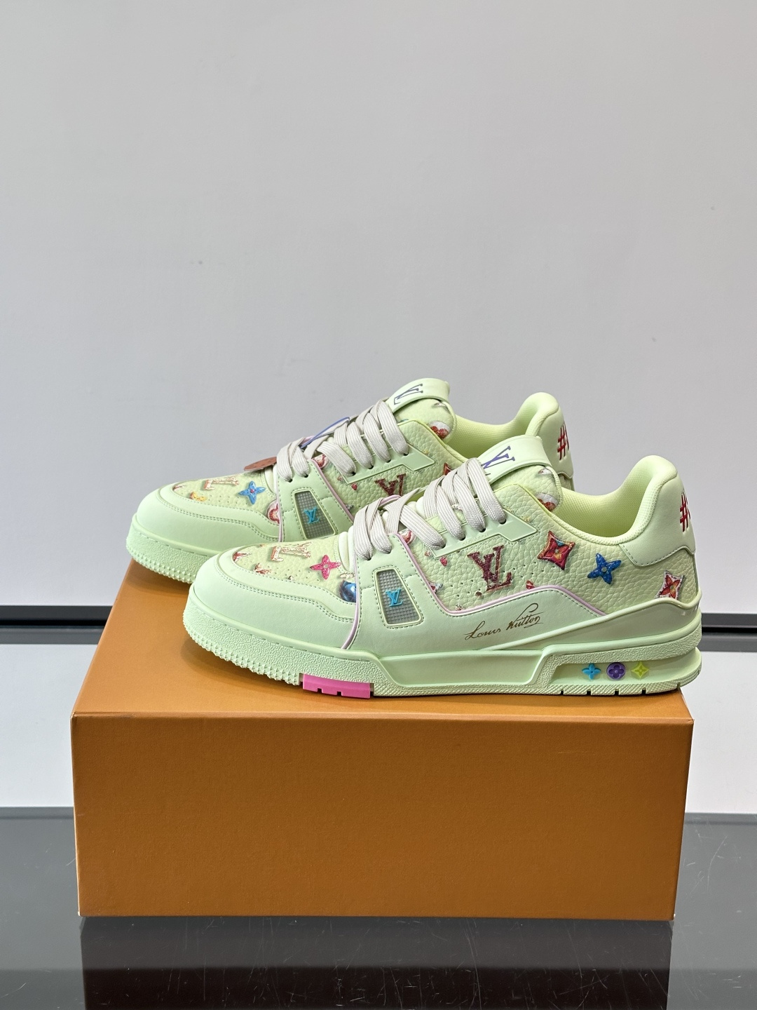 LV Trainer 2026SS新品甜甜圈trainer🍩🍩🍩运动鞋 情侣款👫👟，牛皮鞋面揉进了LV经