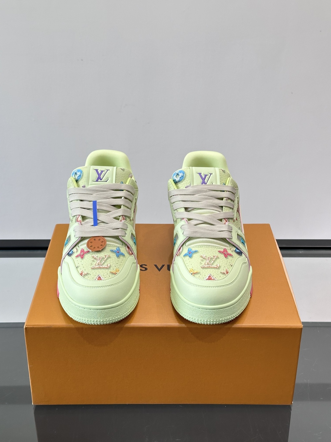 LV Trainer 2026SS新品甜甜圈trainer🍩🍩🍩运动鞋 情侣款👫👟，牛皮鞋面揉进了LV经