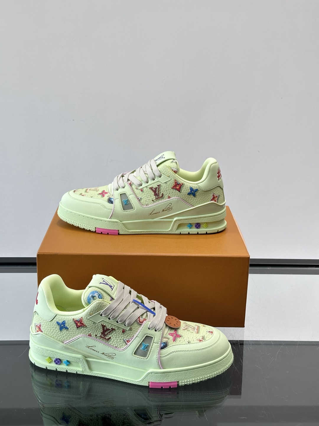 LV Trainer 2026SS新品甜甜圈trainer🍩🍩🍩运动鞋 情侣款👫👟，牛皮鞋面揉进了LV经